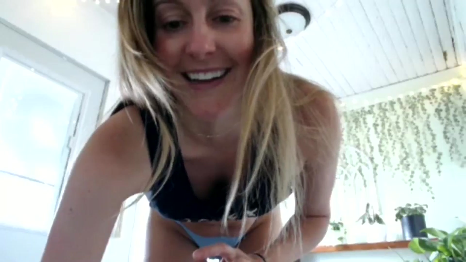 Gallery image thumbnail from FarmGirl_BDAY's myfreecams stream on, 07/03/2024, 23:03 image 9 of 20