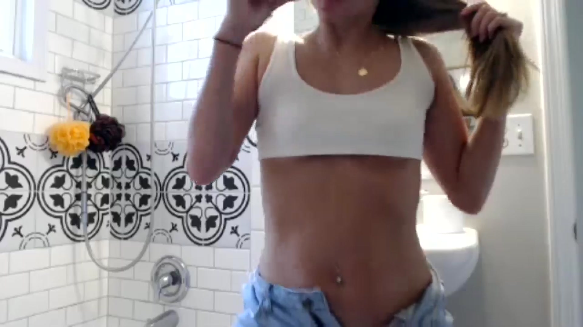 Gallery image thumbnail from FarmGirl_BDAY's myfreecams stream on, 07/05/2024, 18:03 image 7 of 20