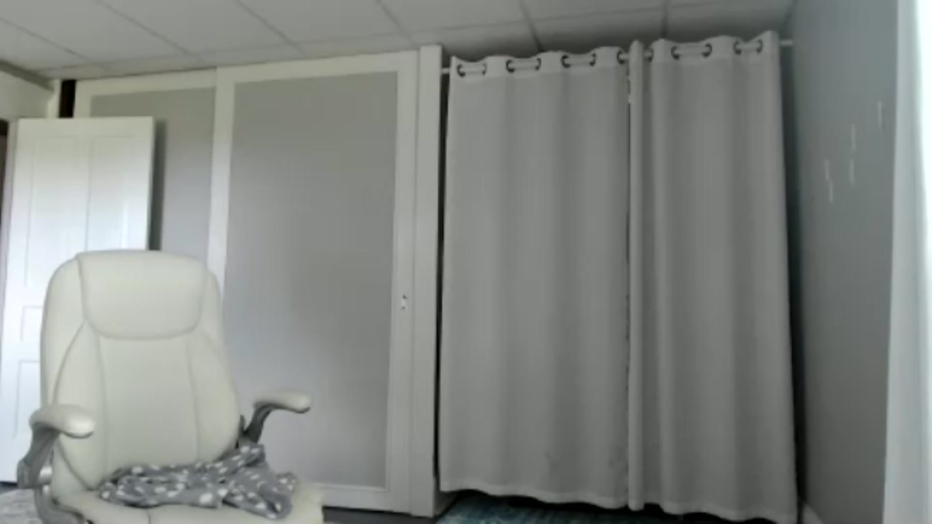 Gallery image thumbnail from FarmGirl_BDAY's myfreecams stream on, 08/03/2024, 18:44 image 16 of 20