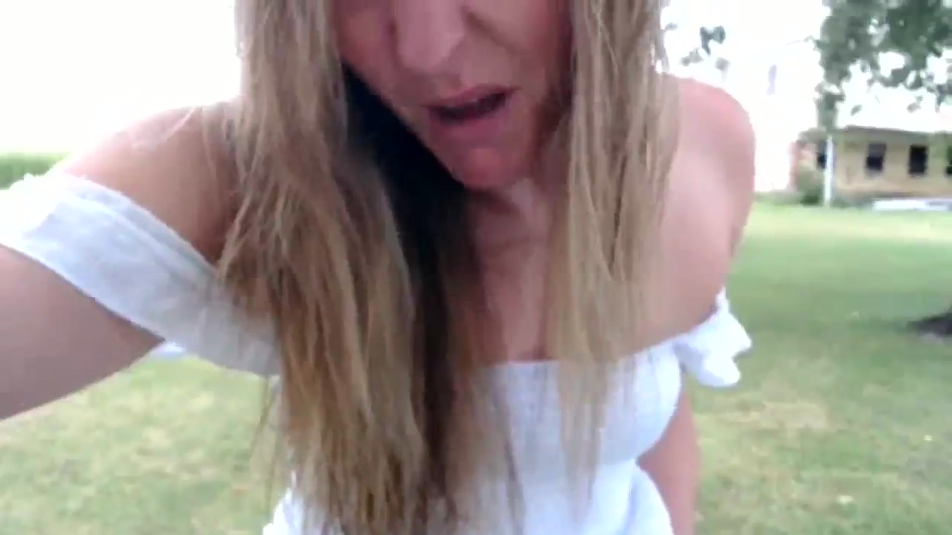 Gallery image thumbnail from FarmGirl_BDAY's myfreecams stream on, 08/03/2024, 18:44 image 19 of 20
