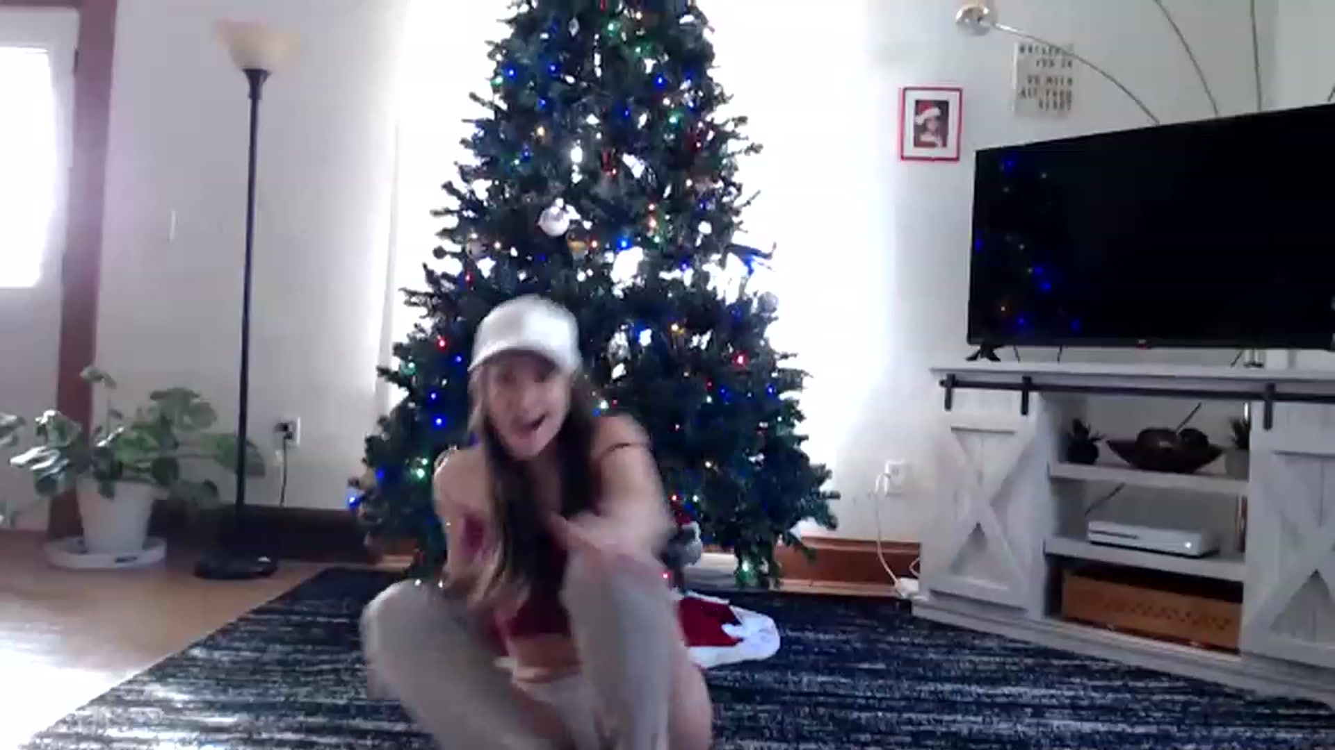 Gallery image thumbnail from FarmGirl__'s myfreecams stream on, 12/05/2022, 15:21 image 15 of 20