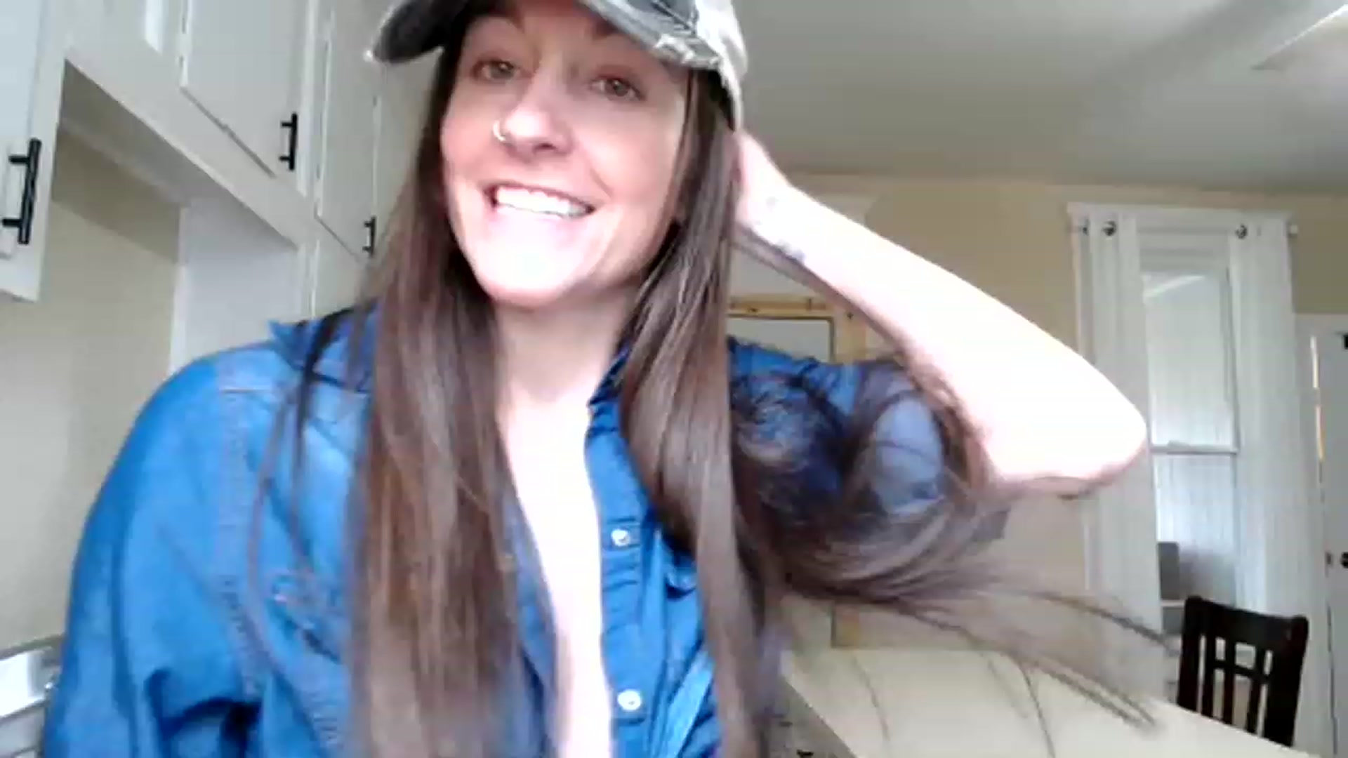 Gallery image thumbnail from FarmGirl__'s myfreecams stream on, 01/09/2023, 17:55 image 4 of 20