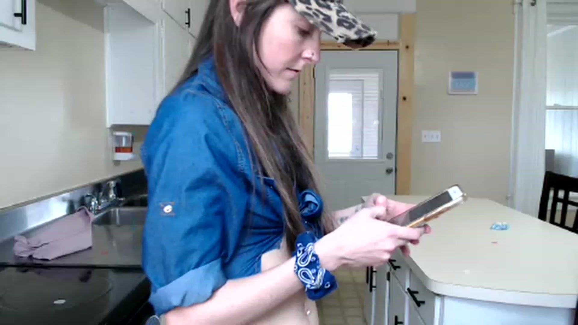 Gallery image thumbnail from FarmGirl__'s myfreecams stream on, 01/10/2023, 16:54 image 17 of 20