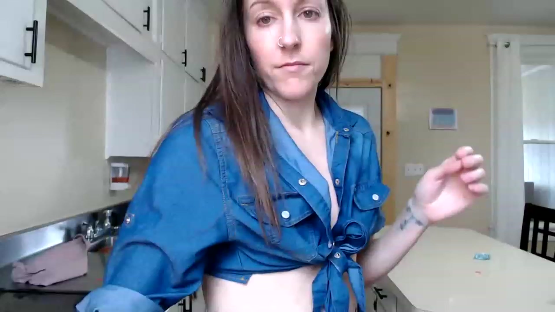 Gallery image thumbnail from FarmGirl__'s myfreecams stream on, 01/10/2023, 16:54 image 2 of 20