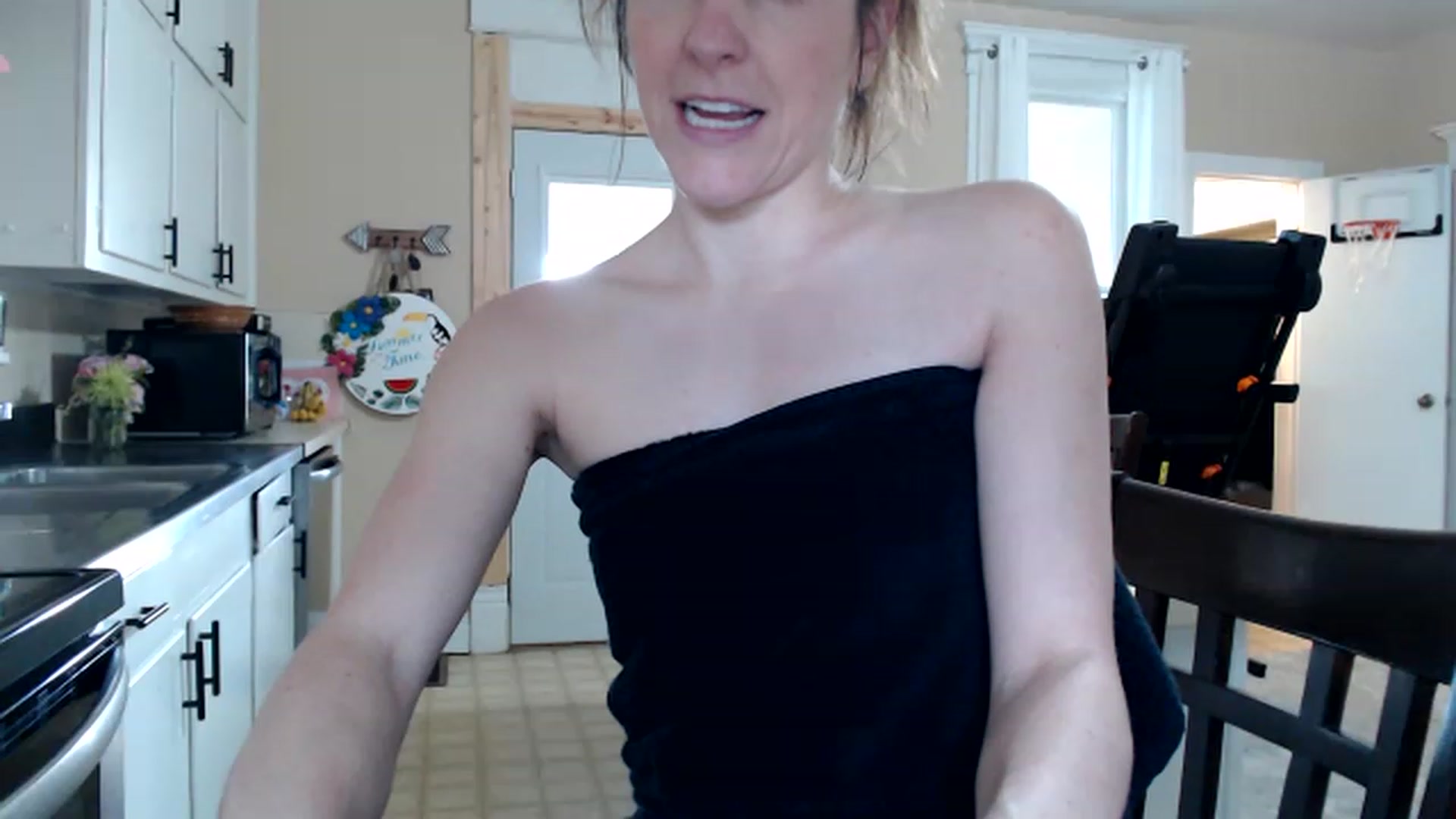 Gallery image thumbnail from FarmGirl__'s myfreecams stream on, 02/13/2023, 15:24 image 10 of 20