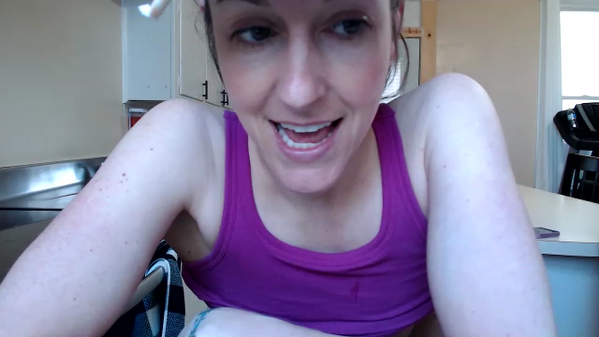 Gallery image thumbnail from FarmGirl__'s myfreecams stream on, 04/01/2023, 15:03 image 15 of 20
