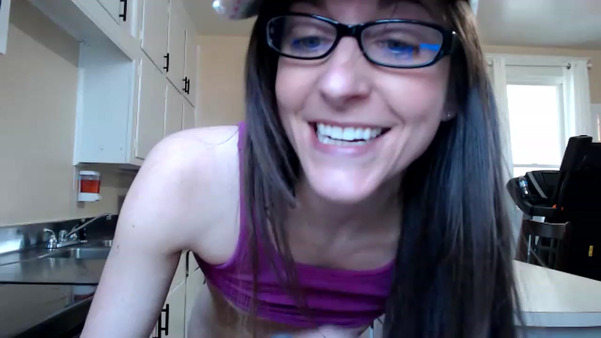 Gallery image thumbnail from FarmGirl__'s myfreecams stream on, 04/01/2023, 15:03 image 11 of 20
