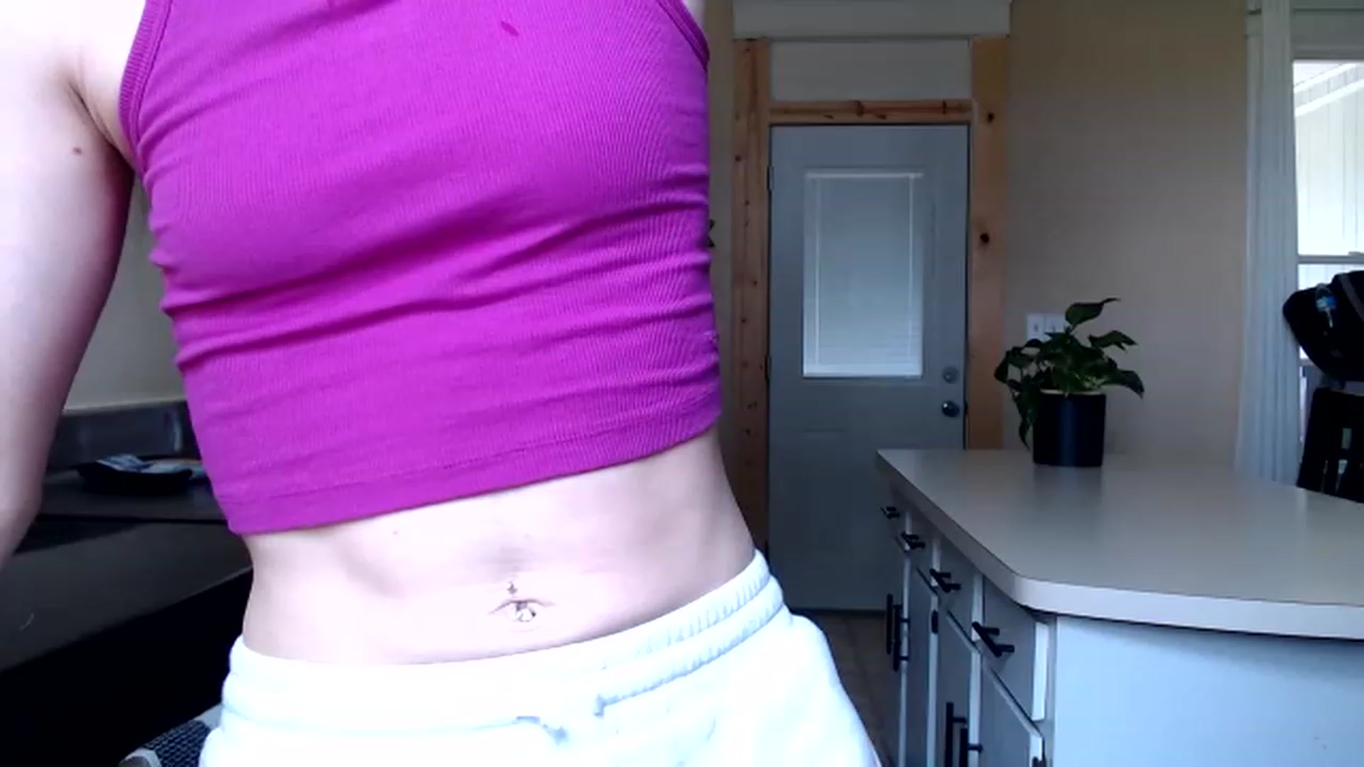Gallery image thumbnail from FarmGirl__'s myfreecams stream on, 04/01/2023, 17:47 image 12 of 20
