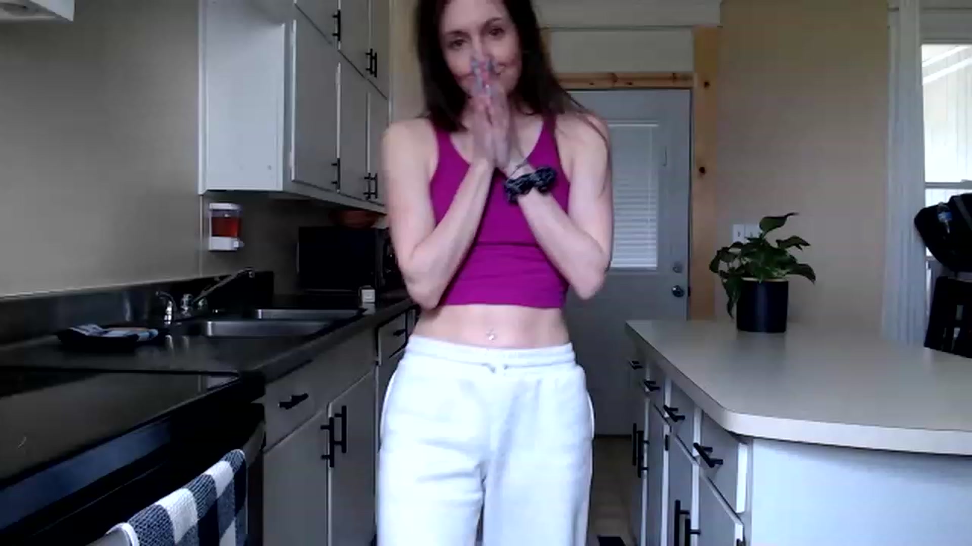 Gallery image thumbnail from FarmGirl__'s myfreecams stream on, 04/01/2023, 17:47 image 11 of 20