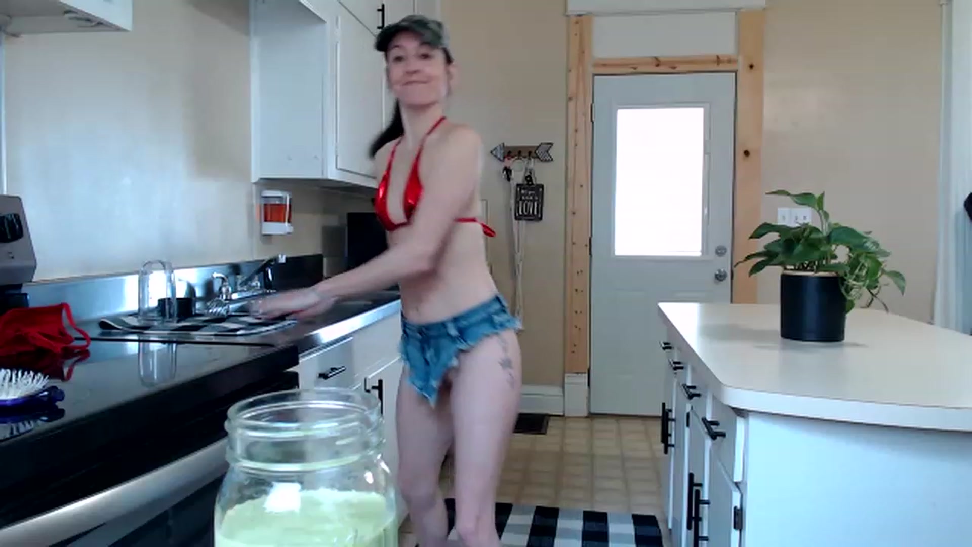 Gallery image thumbnail from FarmGirl__'s myfreecams stream on, 04/03/2023, 14:10 image 15 of 20