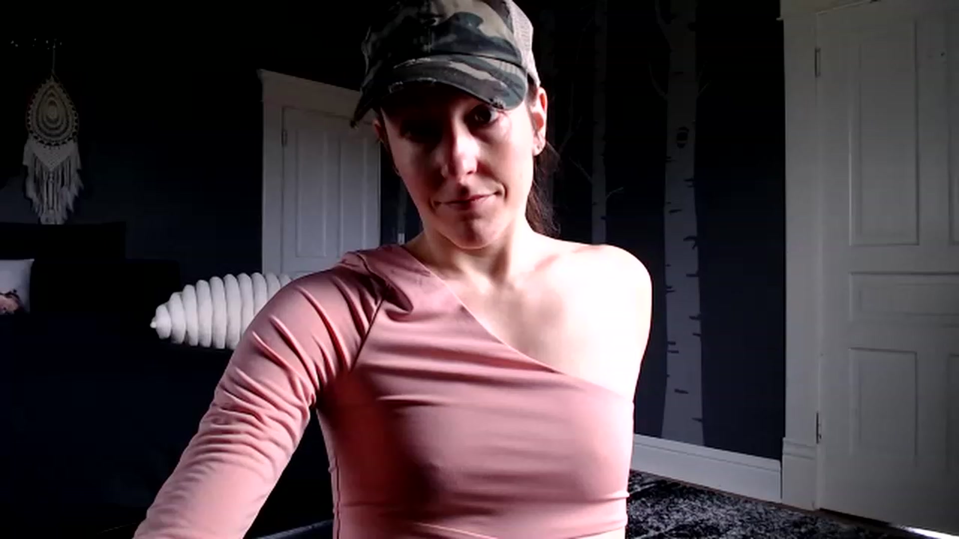 Gallery image thumbnail from FarmGirl__'s myfreecams stream on, 04/03/2023, 16:29 image 8 of 20