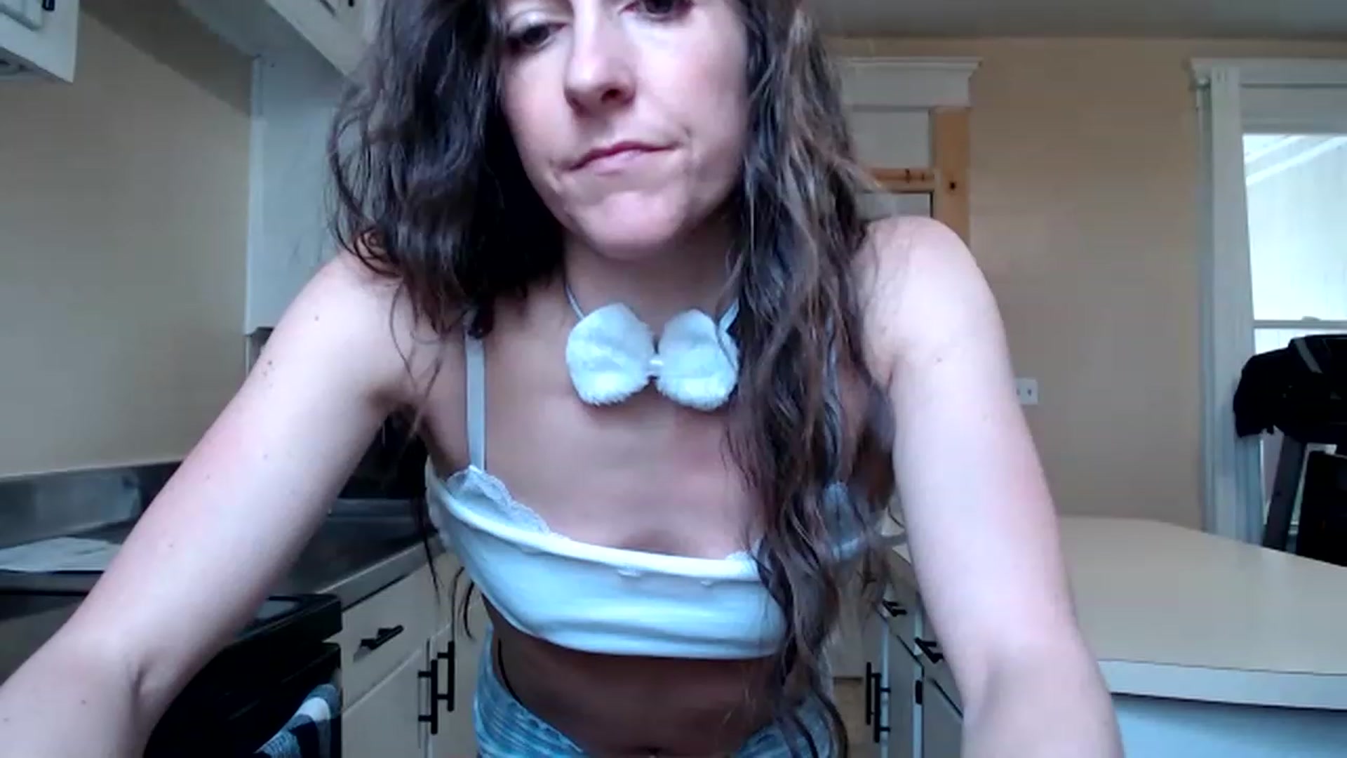 Gallery image thumbnail from FarmGirl__'s myfreecams stream on, 04/08/2023, 15:00 image 5 of 20