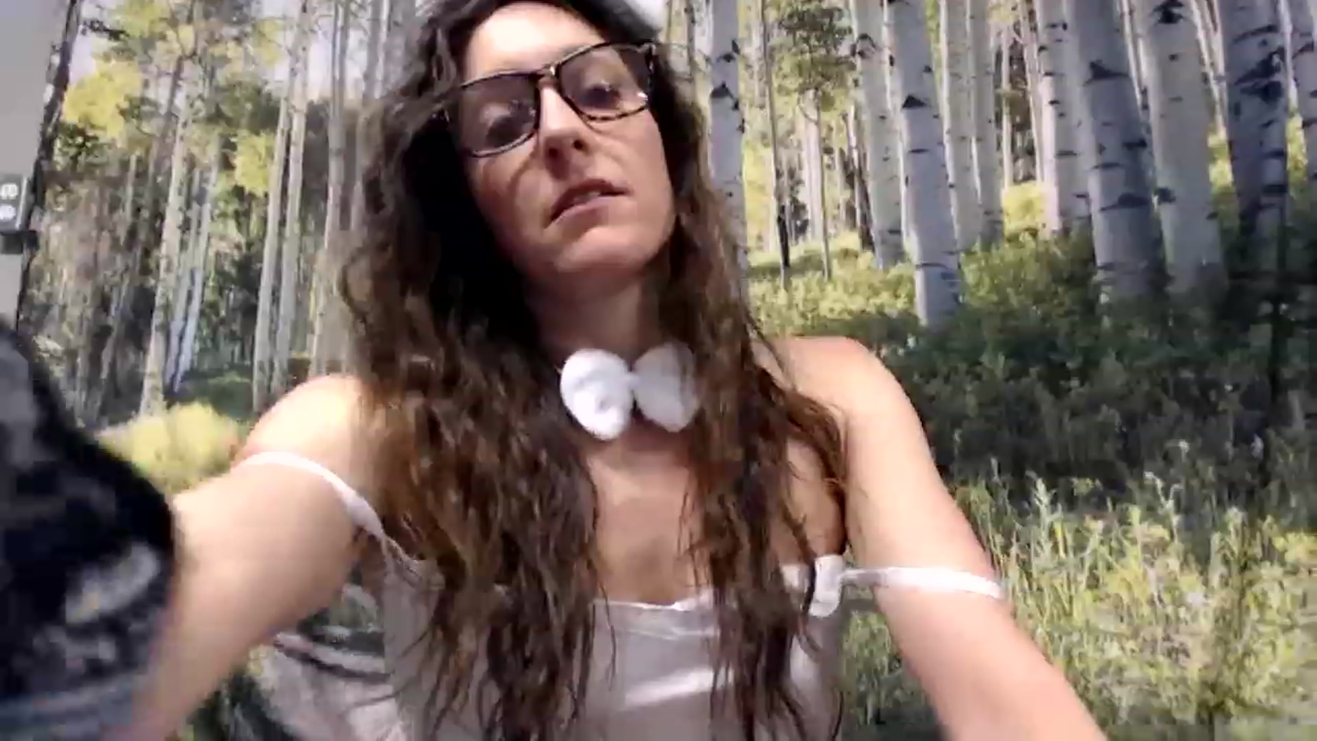 Gallery image thumbnail from FarmGirl__'s myfreecams stream on, 04/08/2023, 18:11 image 11 of 20