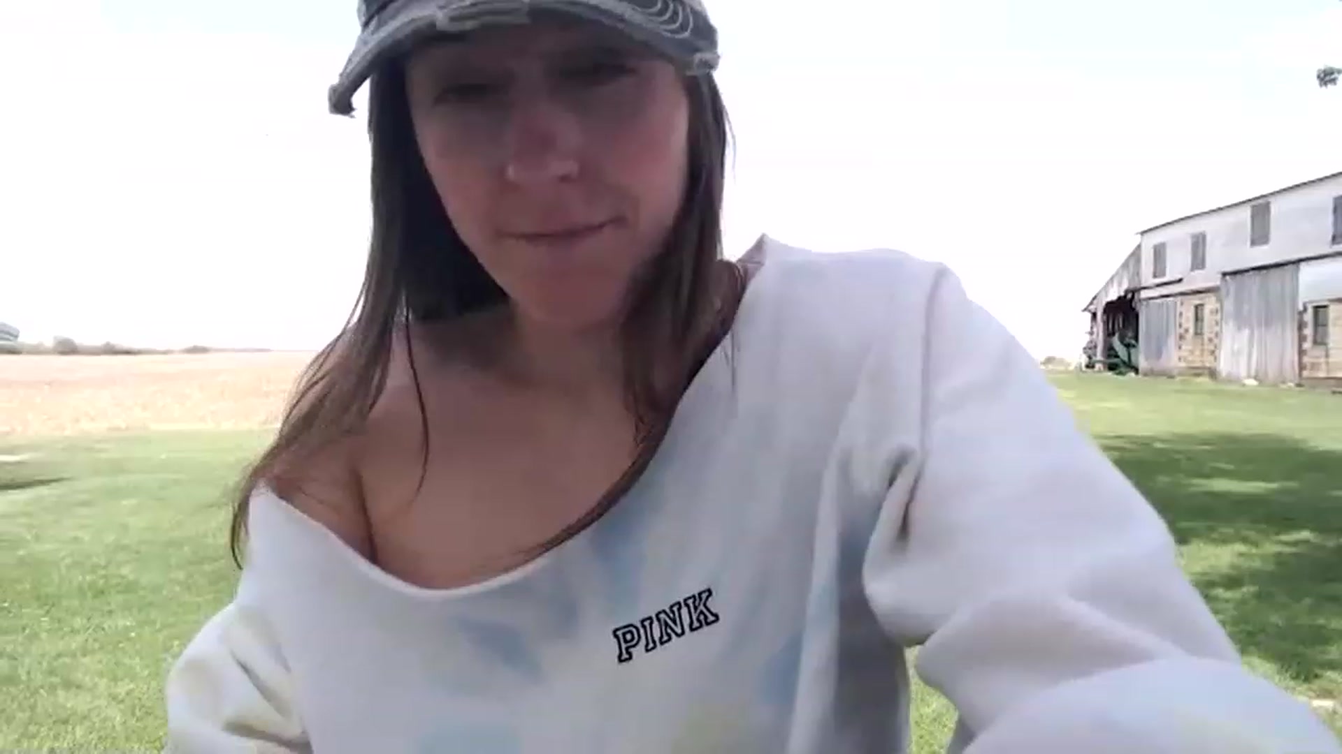 Gallery image thumbnail from FarmGirl__'s myfreecams stream on, 04/21/2023, 18:04 image 12 of 20