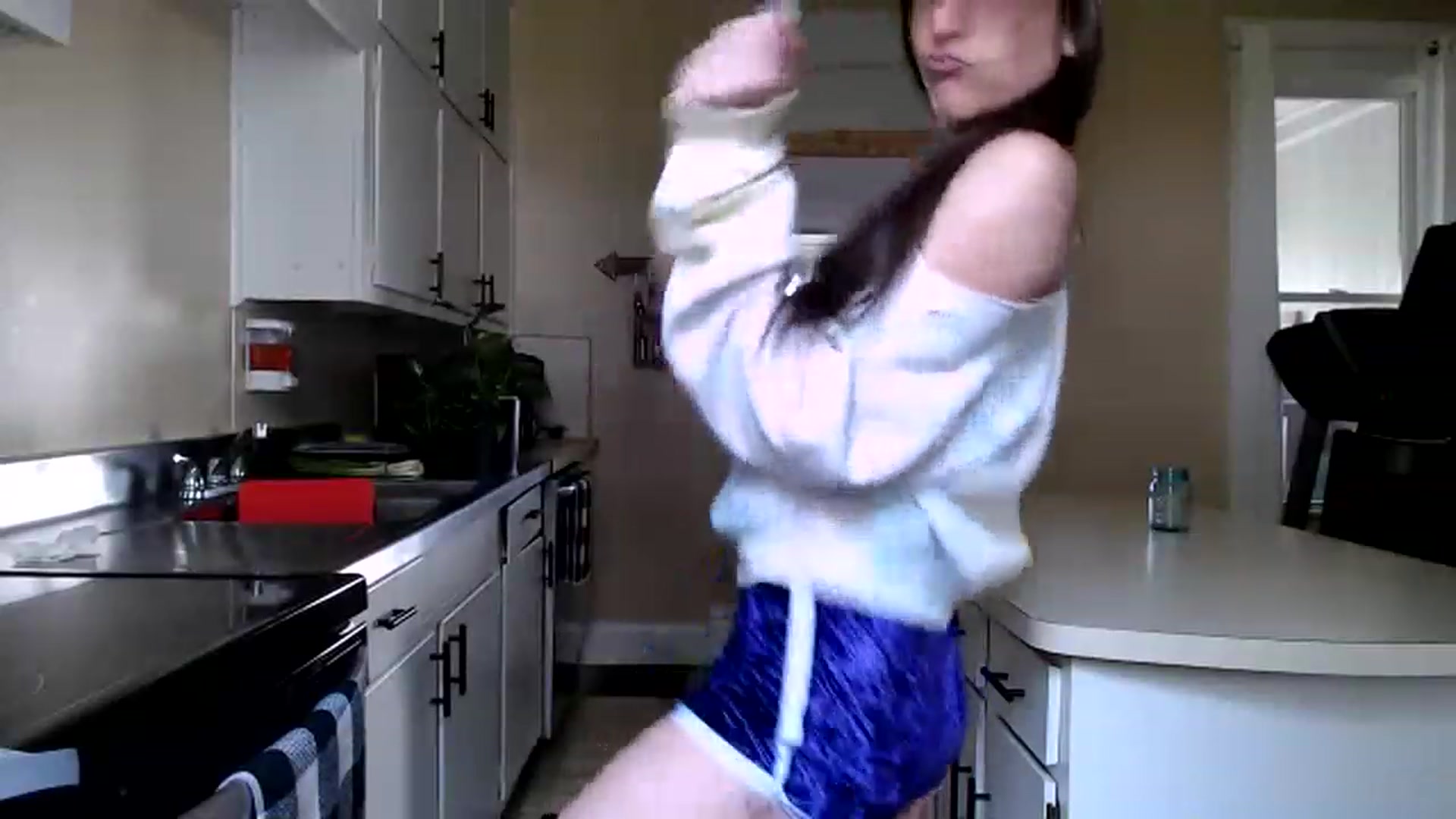 Gallery image thumbnail from FarmGirl__'s myfreecams stream on, 04/21/2023, 18:27 image 7 of 20