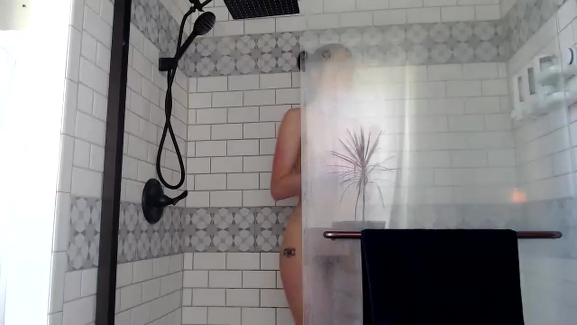 Gallery image thumbnail from FarmGirl__'s myfreecams stream on, 04/26/2023, 15:22 image 8 of 20
