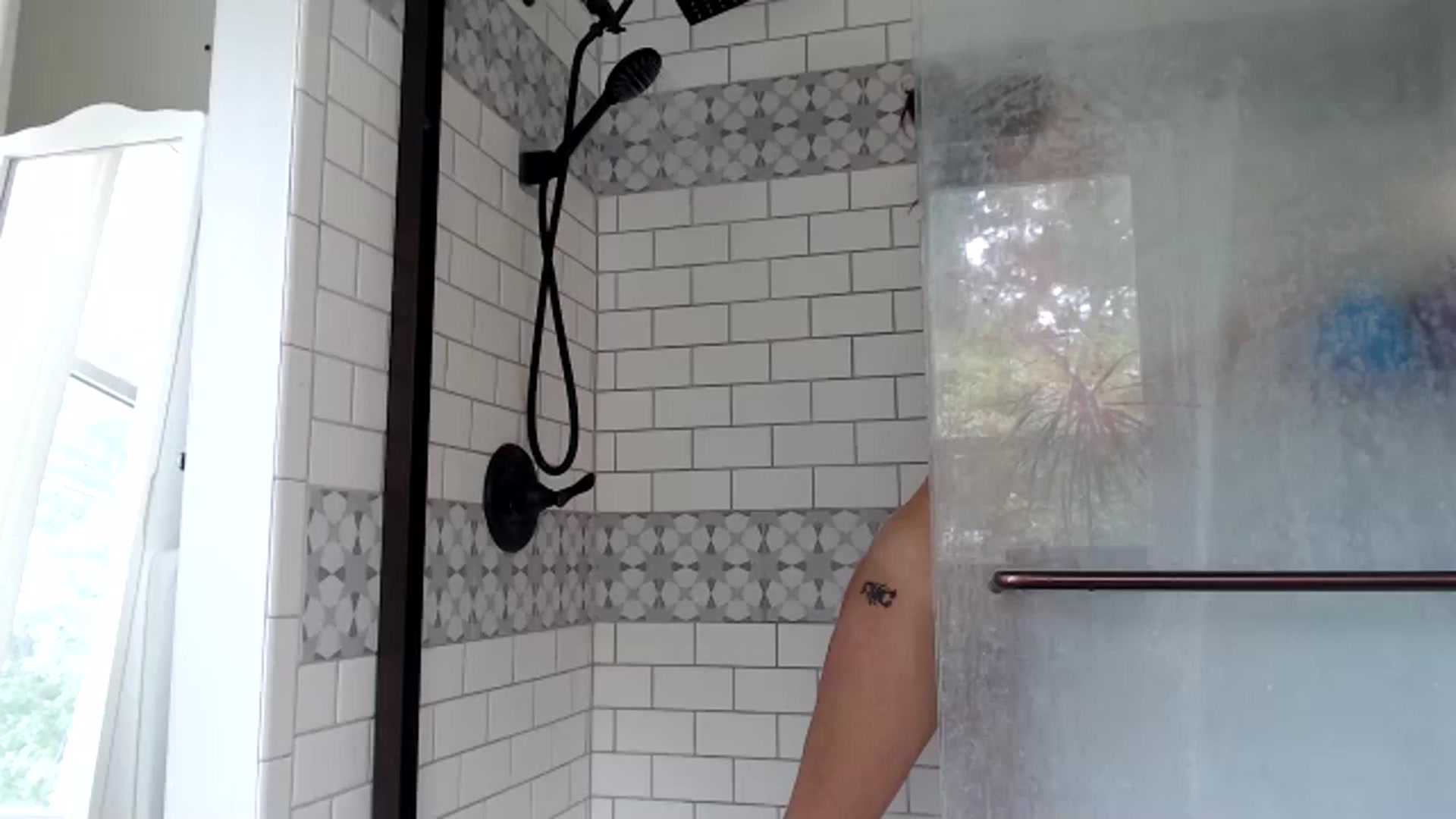 Gallery image thumbnail from FarmGirl__'s myfreecams stream on, 09/27/2023, 15:38 image 9 of 20