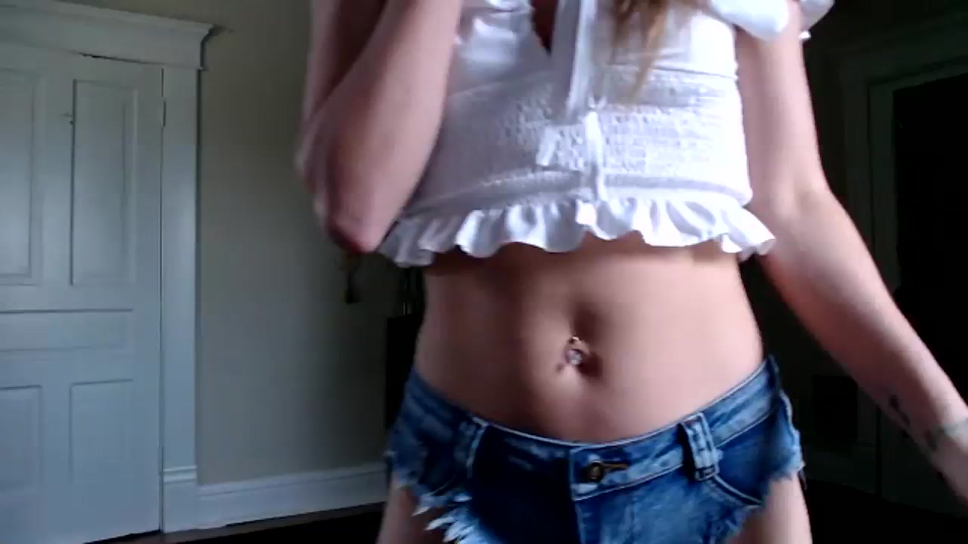 Gallery image thumbnail from FarmGirl__'s myfreecams stream on, 10/17/2023, 15:52 image 5 of 20