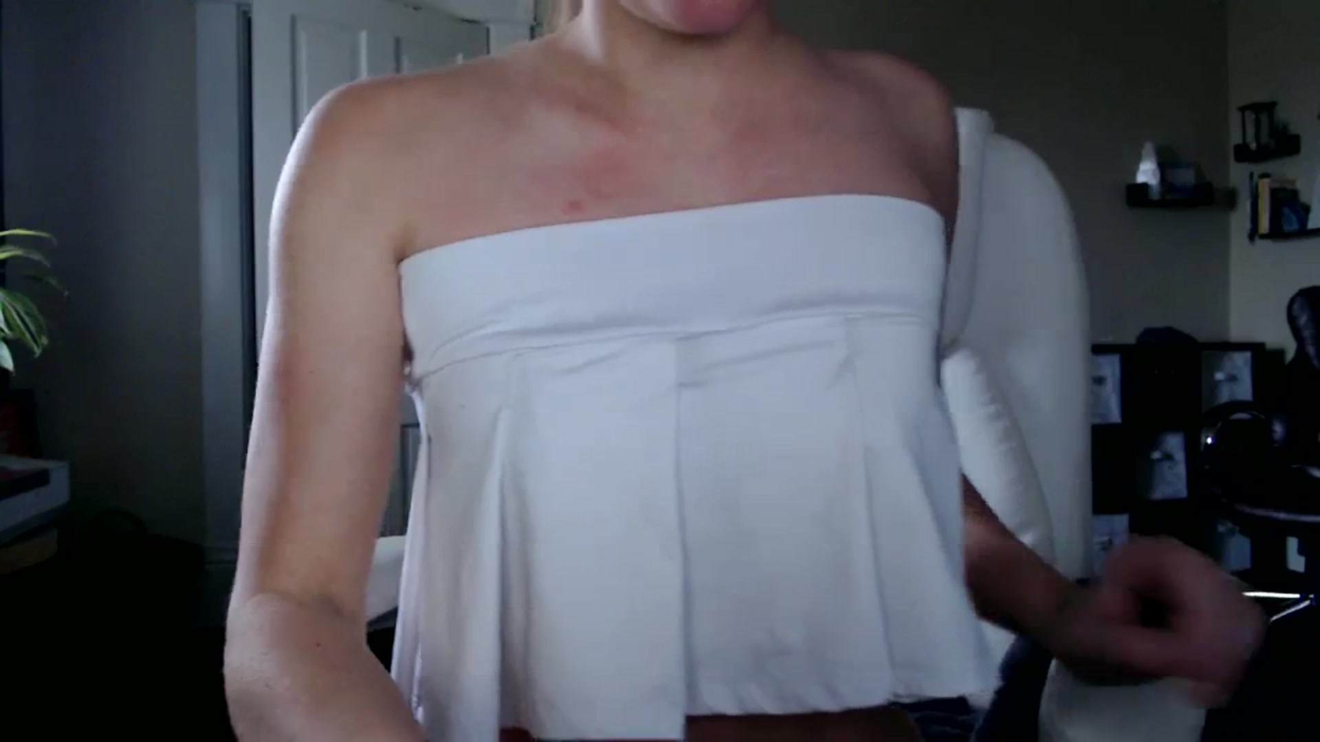 Gallery image thumbnail from FarmGirl__'s myfreecams stream on, 11/21/2023, 15:45 image 5 of 20