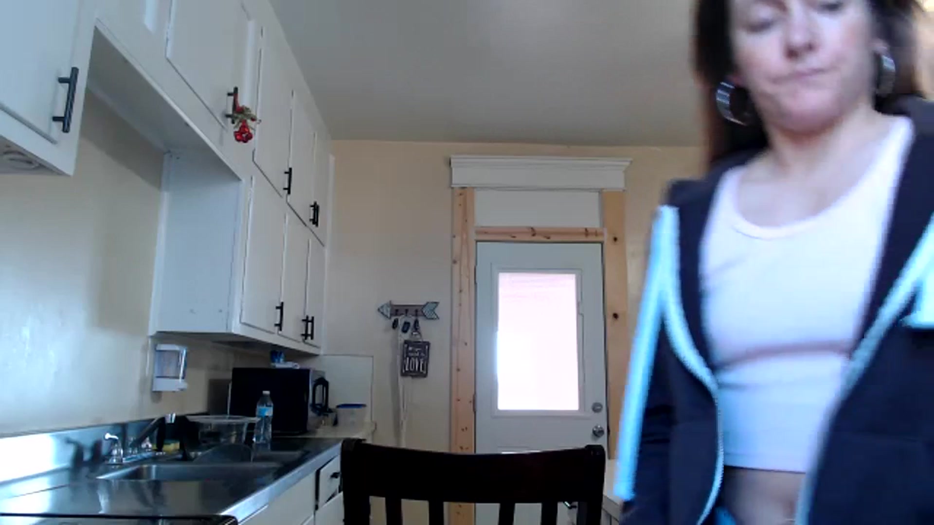 Gallery image thumbnail from FarmGirl__'s myfreecams stream on, 12/06/2023, 15:19 image 12 of 20