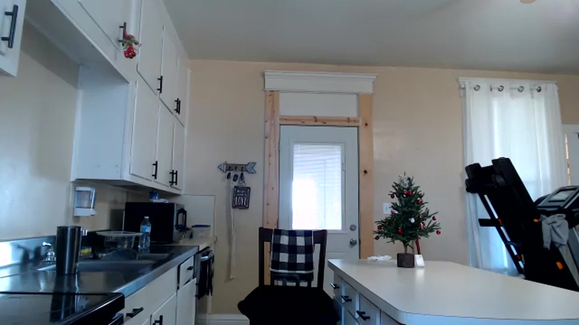 Gallery image thumbnail from FarmGirl__'s myfreecams stream on, 12/06/2023, 17:01 image 6 of 20