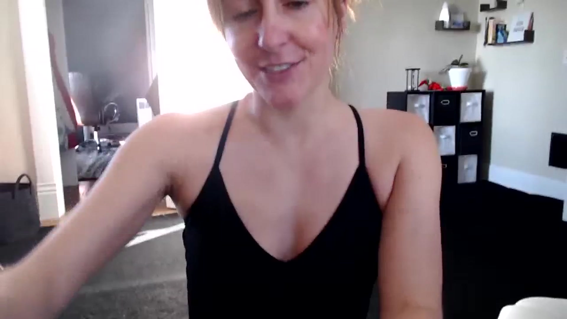 Gallery image thumbnail from FarmGirl__'s myfreecams stream on, 12/07/2023, 17:27 image 7 of 20