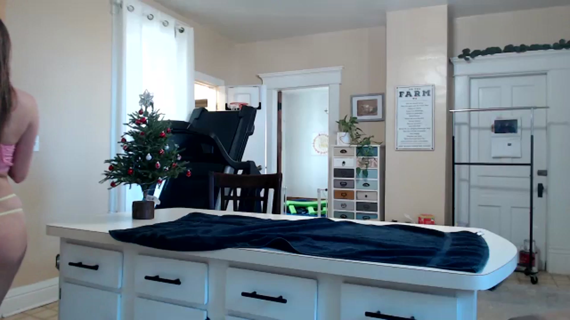 Gallery image thumbnail from FarmGirl__'s myfreecams stream on, 12/16/2023, 15:45 image 9 of 20