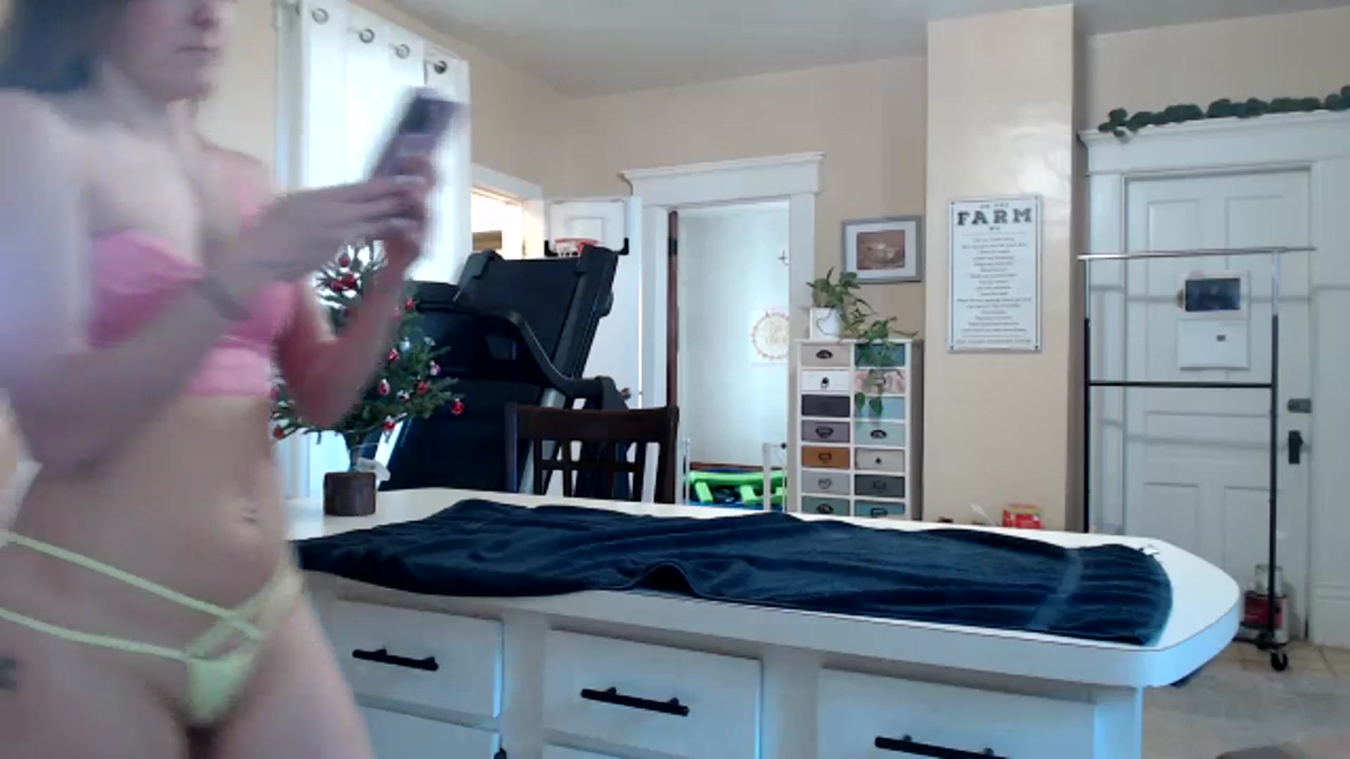 Gallery image thumbnail from FarmGirl__'s myfreecams stream on, 12/16/2023, 15:45 image 8 of 20