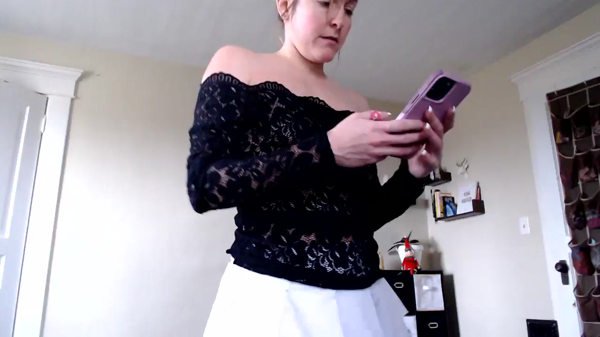 Gallery image thumbnail from FarmGirl__'s myfreecams stream on, 12/18/2023, 15:26 image 2 of 20