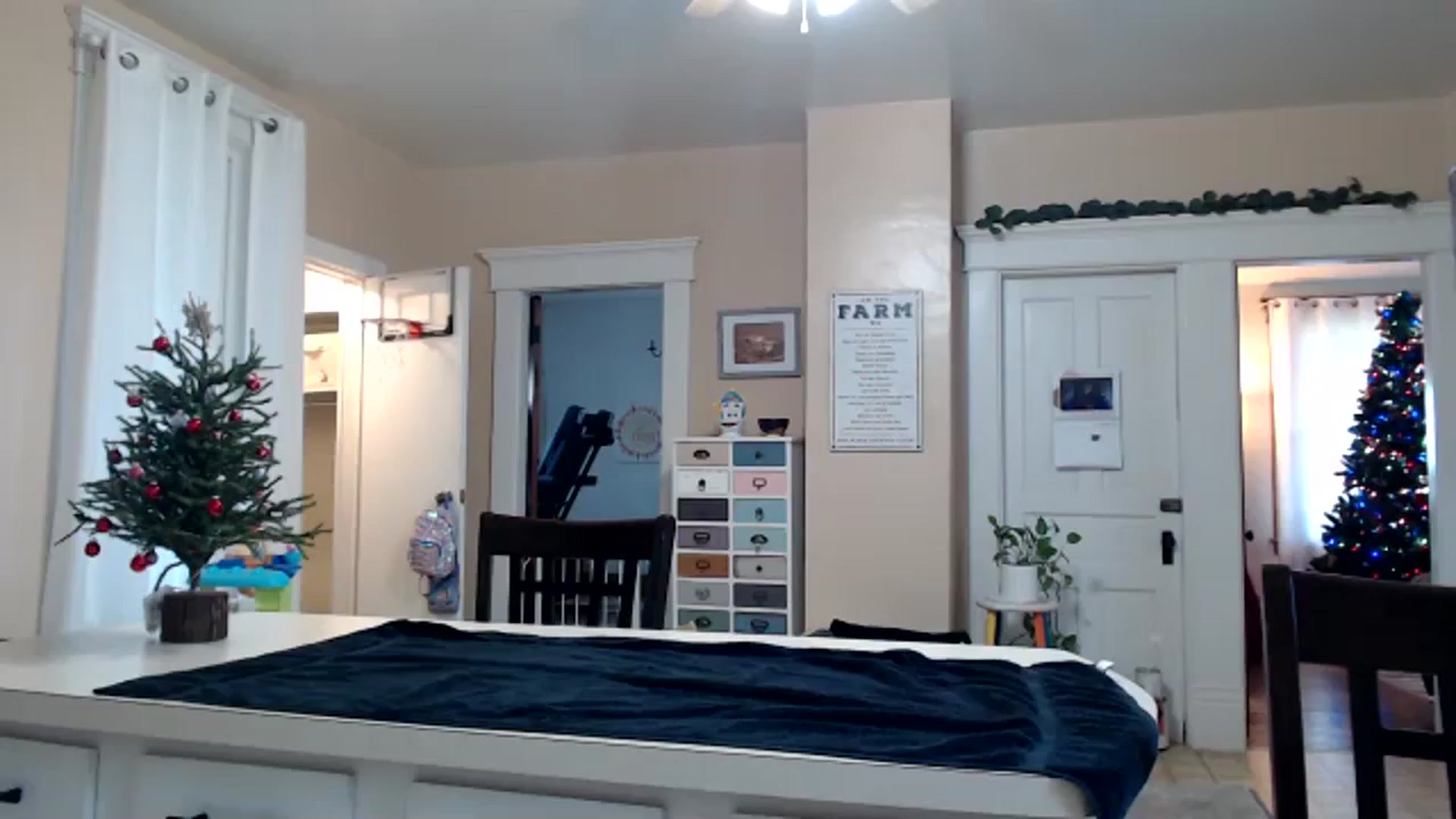 Gallery image thumbnail from FarmGirl__'s myfreecams stream on, 12/27/2023, 16:14 image 6 of 20
