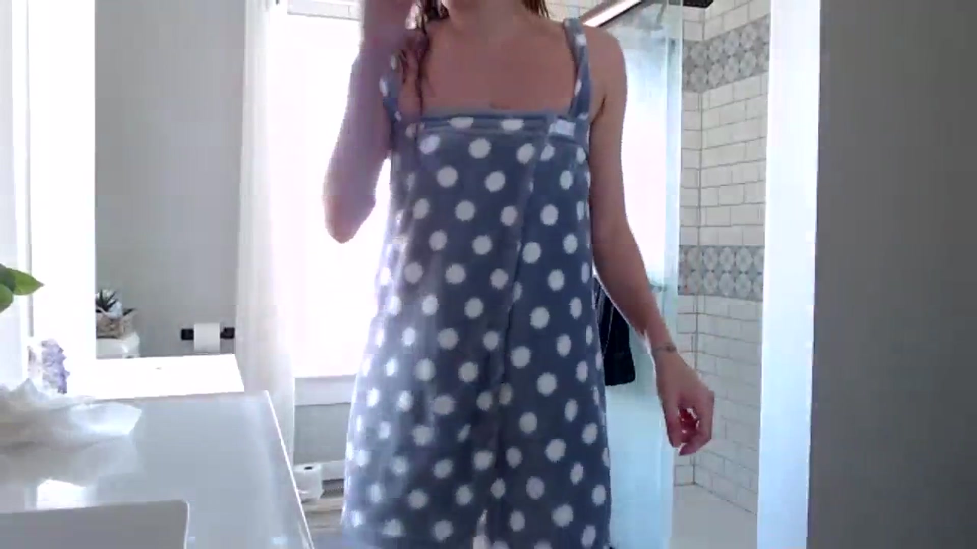 Gallery image thumbnail from FarmGirl__'s myfreecams stream on, 02/01/2024, 15:21 image 19 of 20