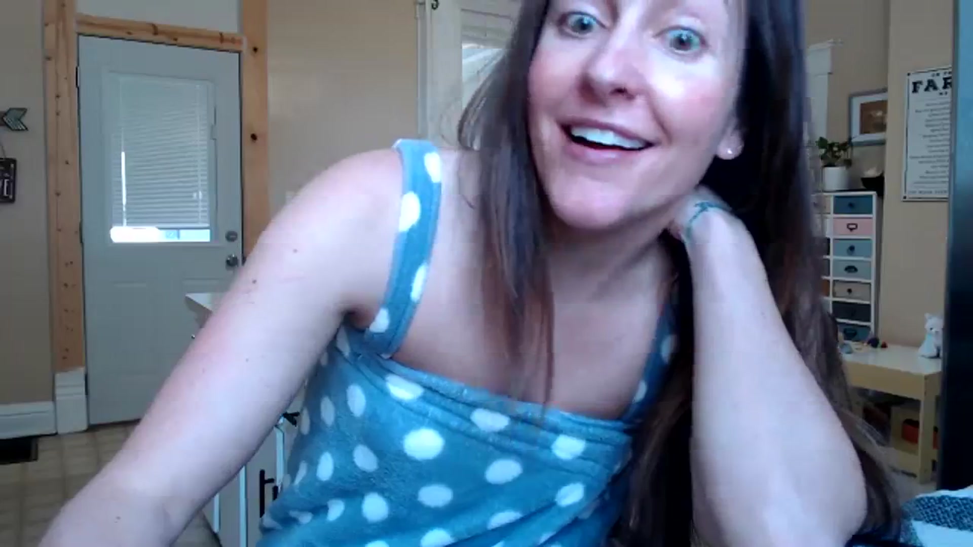 Gallery image thumbnail from FarmGirl__'s myfreecams stream on, 02/01/2024, 17:38 image 12 of 20