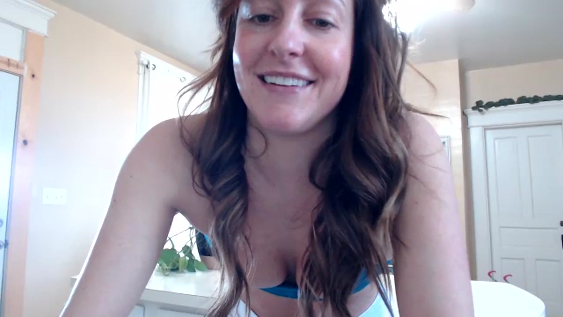 Gallery image thumbnail from FarmGirl__'s myfreecams stream on, 02/08/2024, 16:38 image 17 of 20