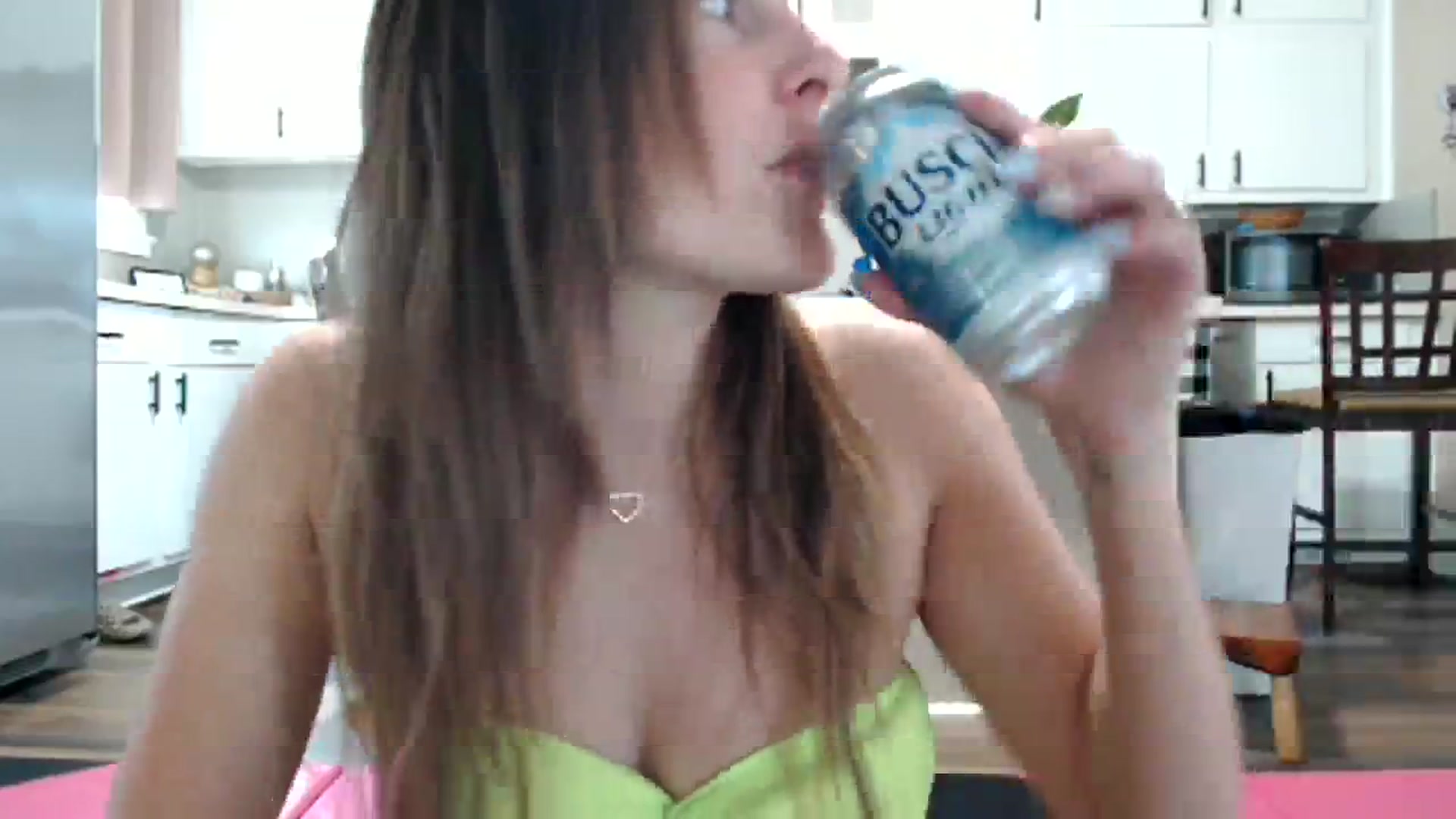 Gallery image thumbnail from FarmGirl__'s myfreecams stream on, 04/01/2024, 19:40 image 9 of 20