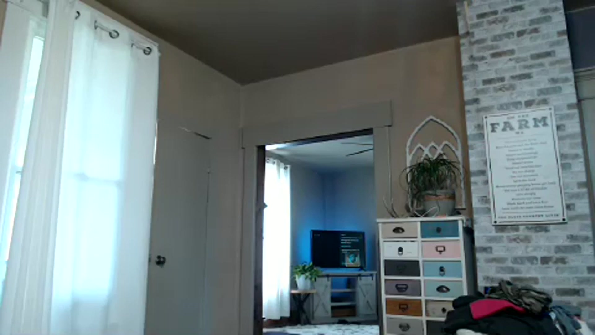 Gallery image thumbnail from FarmGirl__'s myfreecams stream on, 04/01/2024, 19:40 image 5 of 20