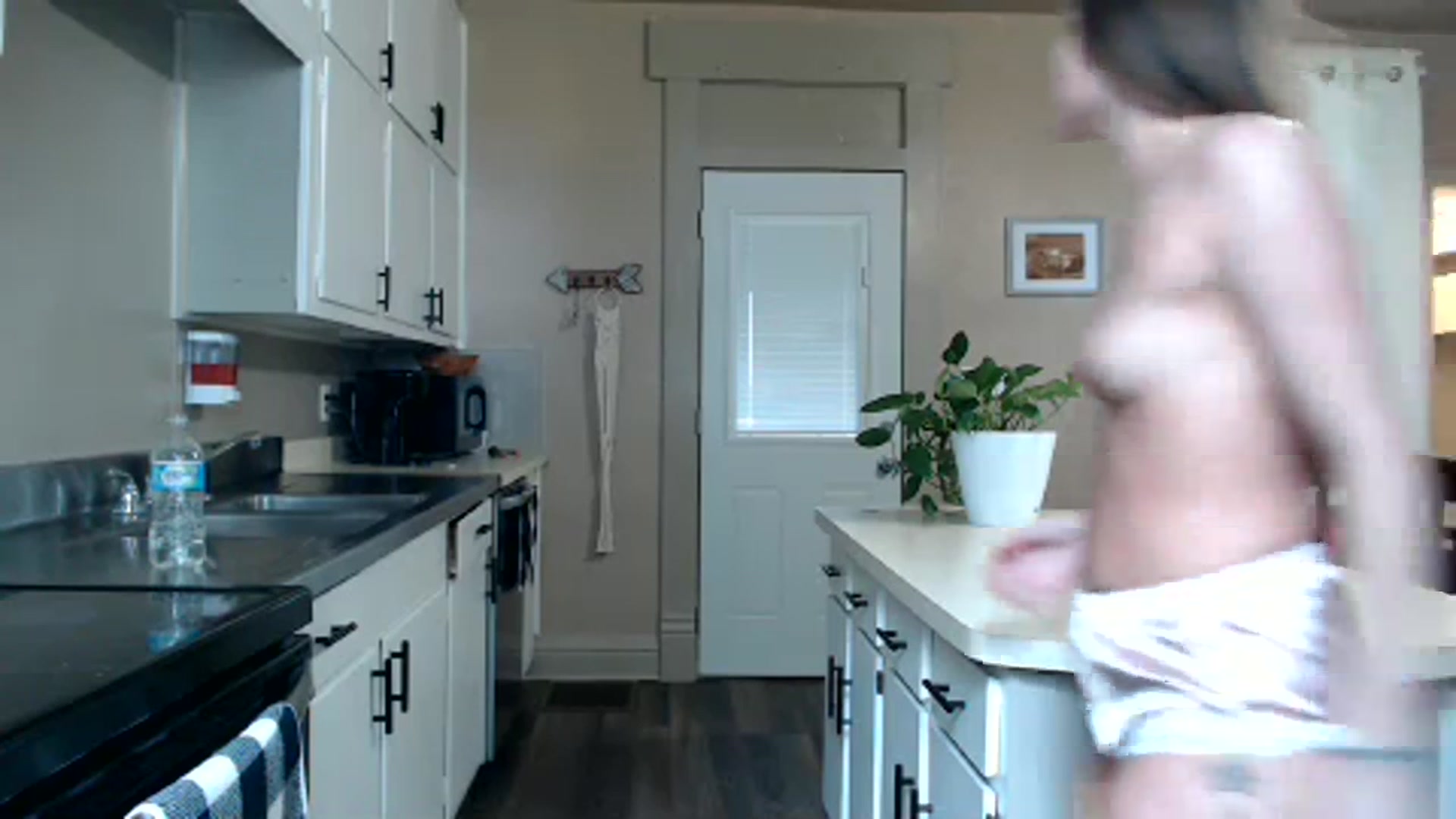 Gallery image thumbnail from FarmGirl__'s myfreecams stream on, 04/03/2024, 15:25 image 9 of 20