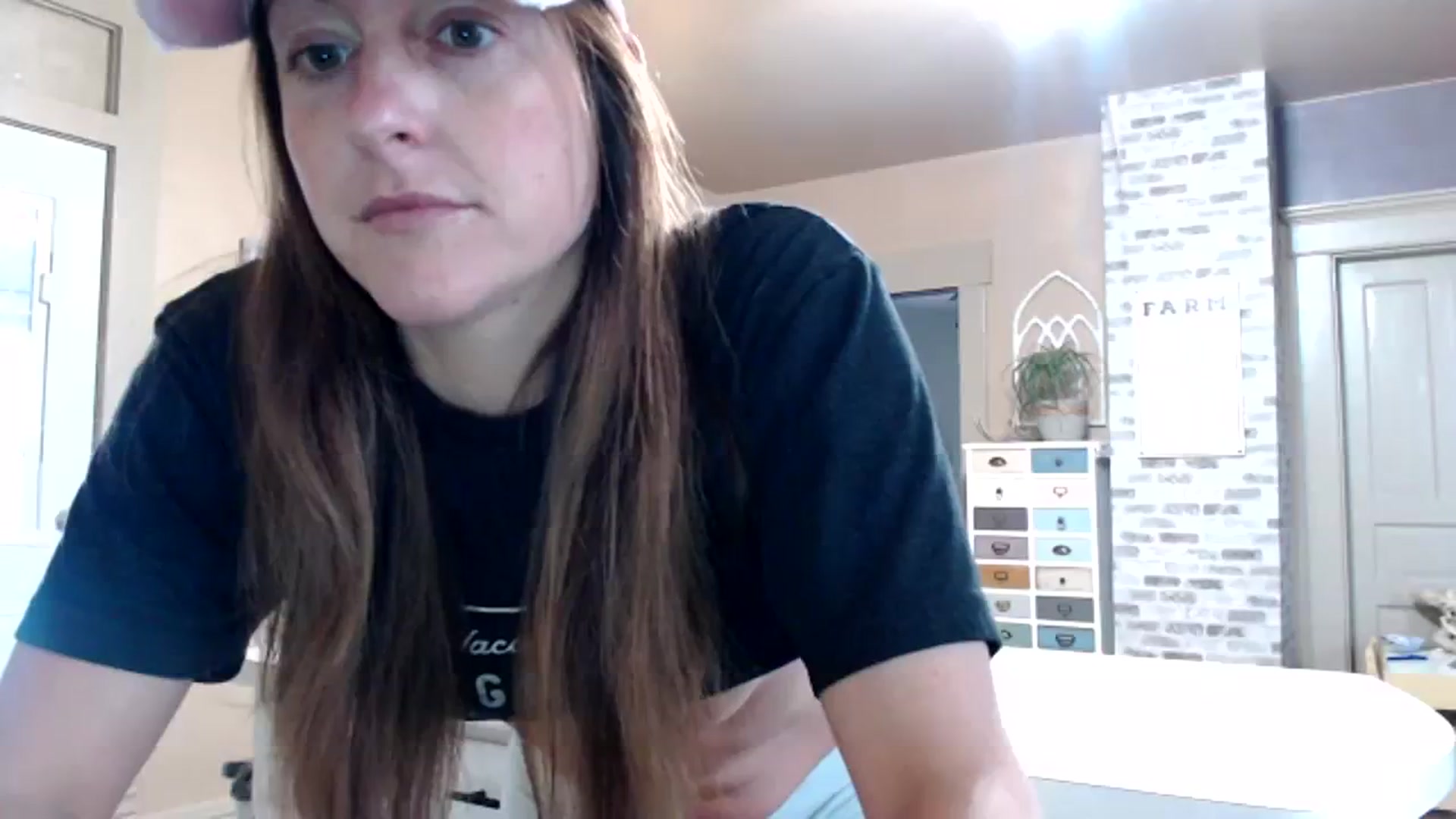 Gallery image thumbnail from FarmGirl__'s myfreecams stream on, 04/10/2024, 14:10 image 7 of 20