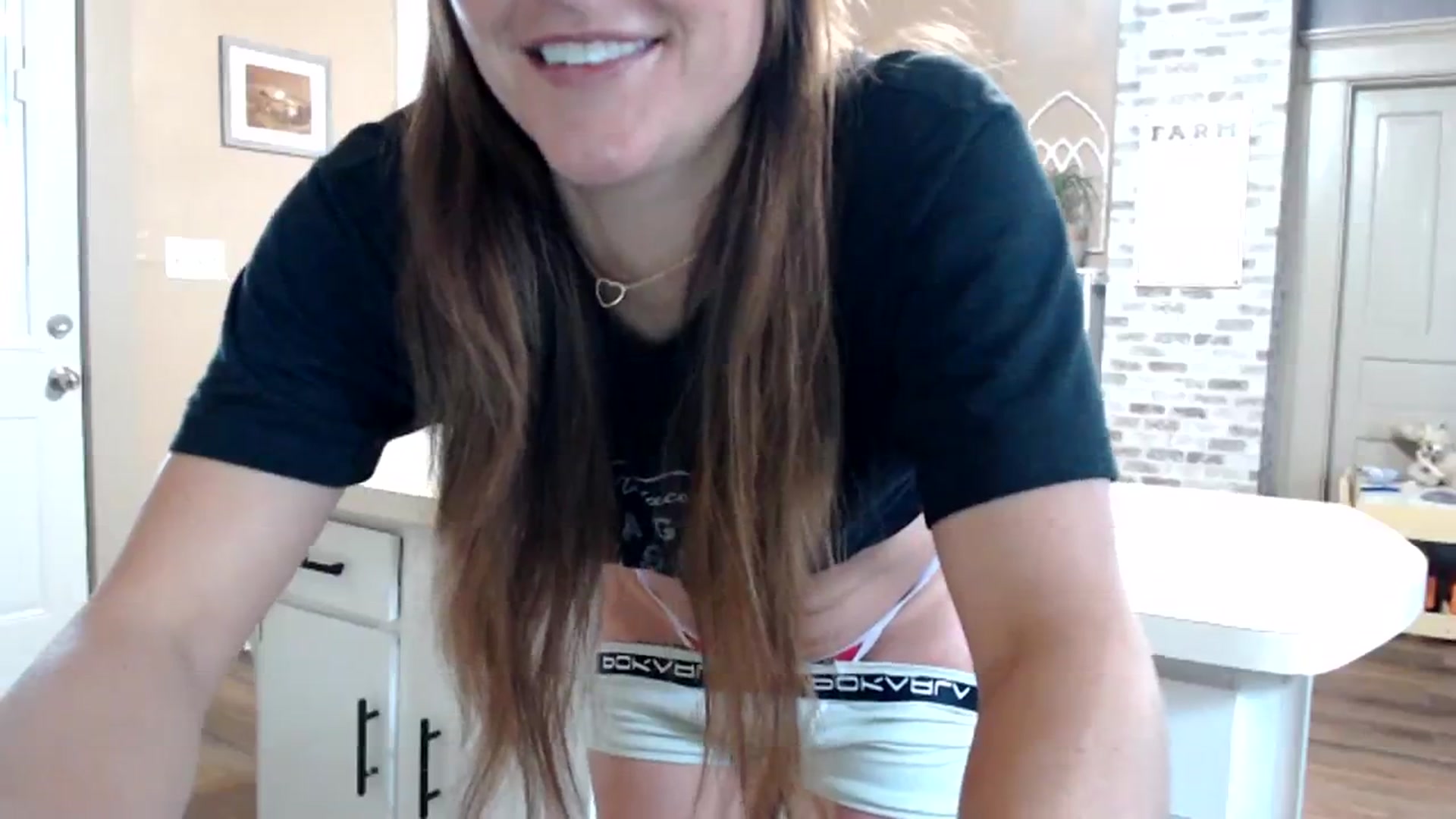 Gallery image thumbnail from FarmGirl__'s myfreecams stream on, 04/10/2024, 14:10 image 16 of 20