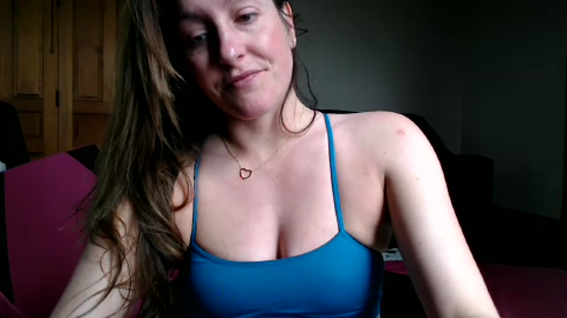 Gallery image thumbnail from FarmGirl__'s myfreecams stream on, 04/10/2024, 17:18 image 7 of 20