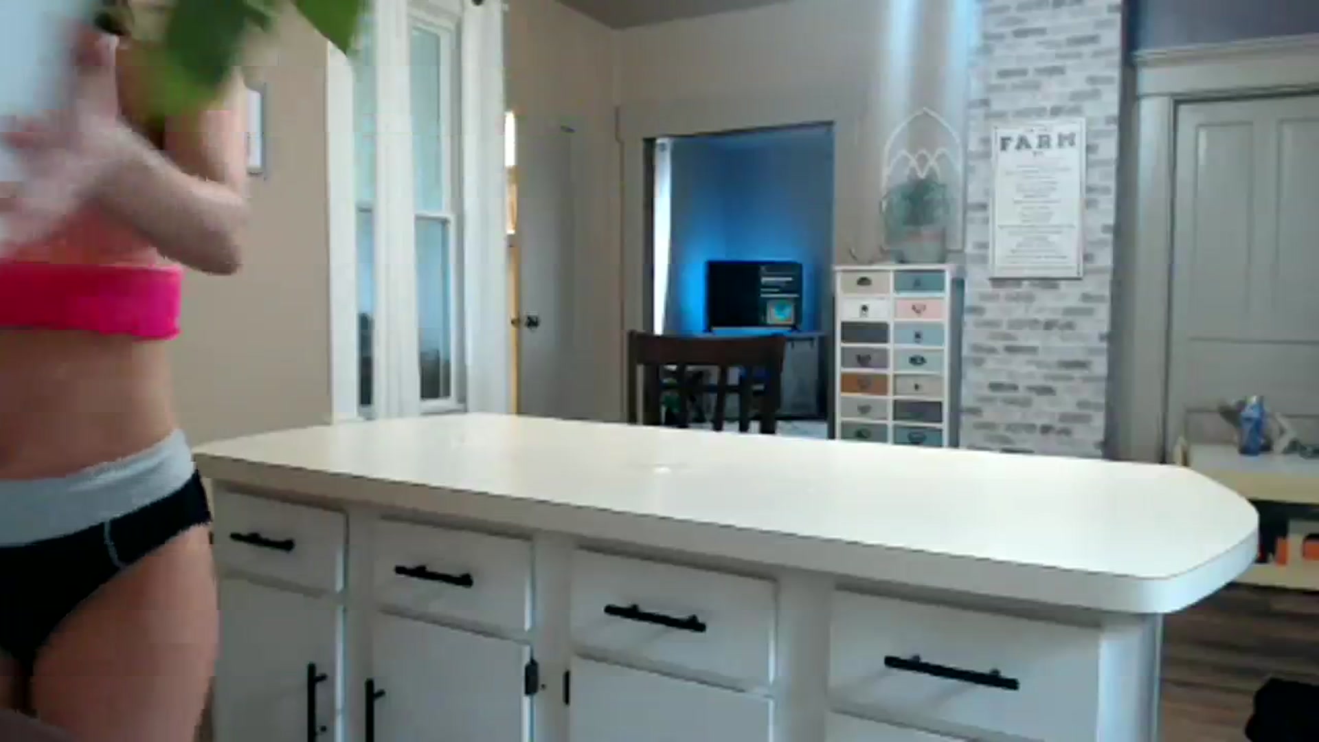 Gallery image thumbnail from FarmGirl__'s myfreecams stream on, 04/11/2024, 14:41 image 16 of 20