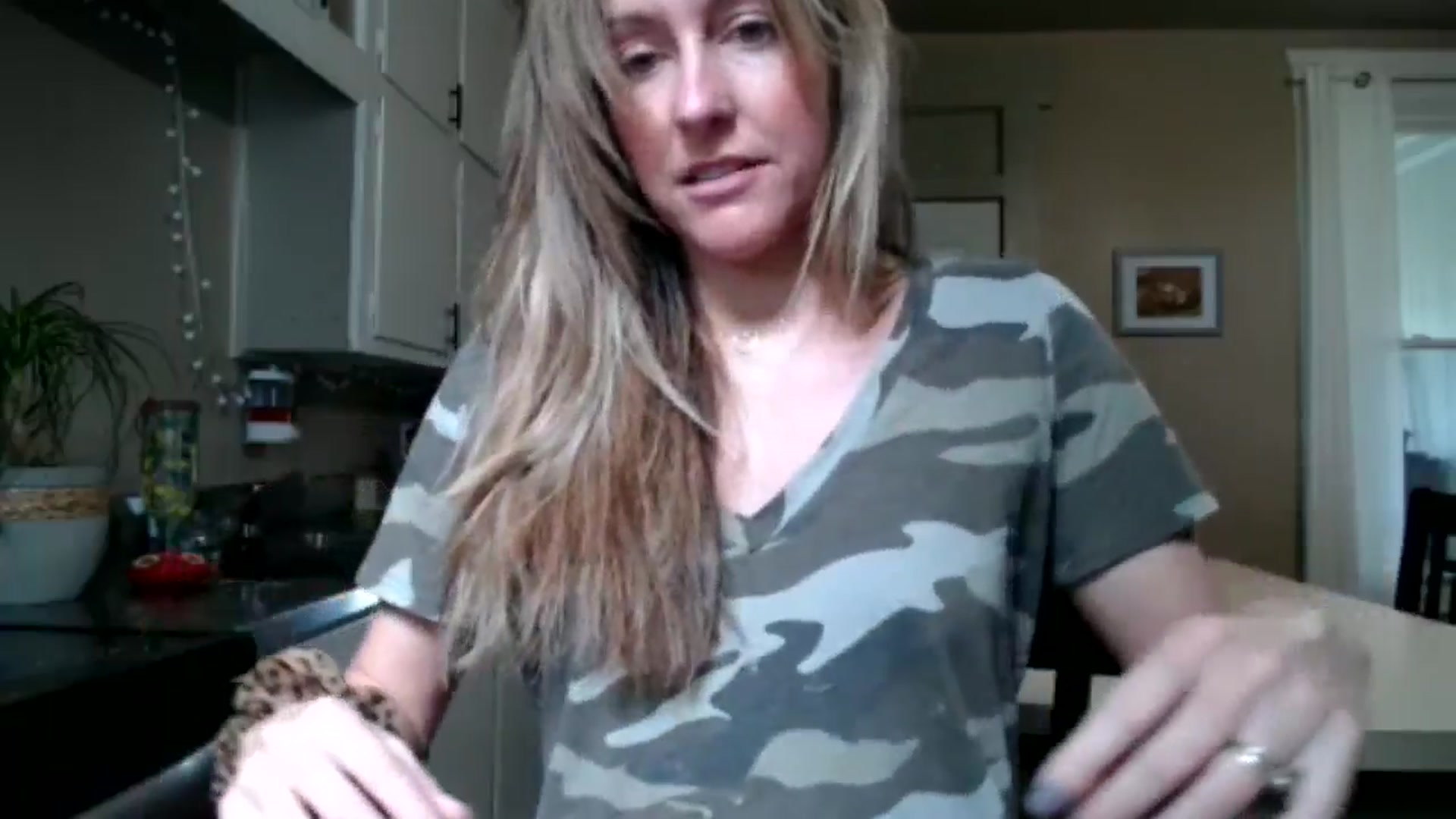 Gallery image thumbnail from FarmGirl__'s myfreecams stream on, 05/11/2024, 16:38 image 6 of 20