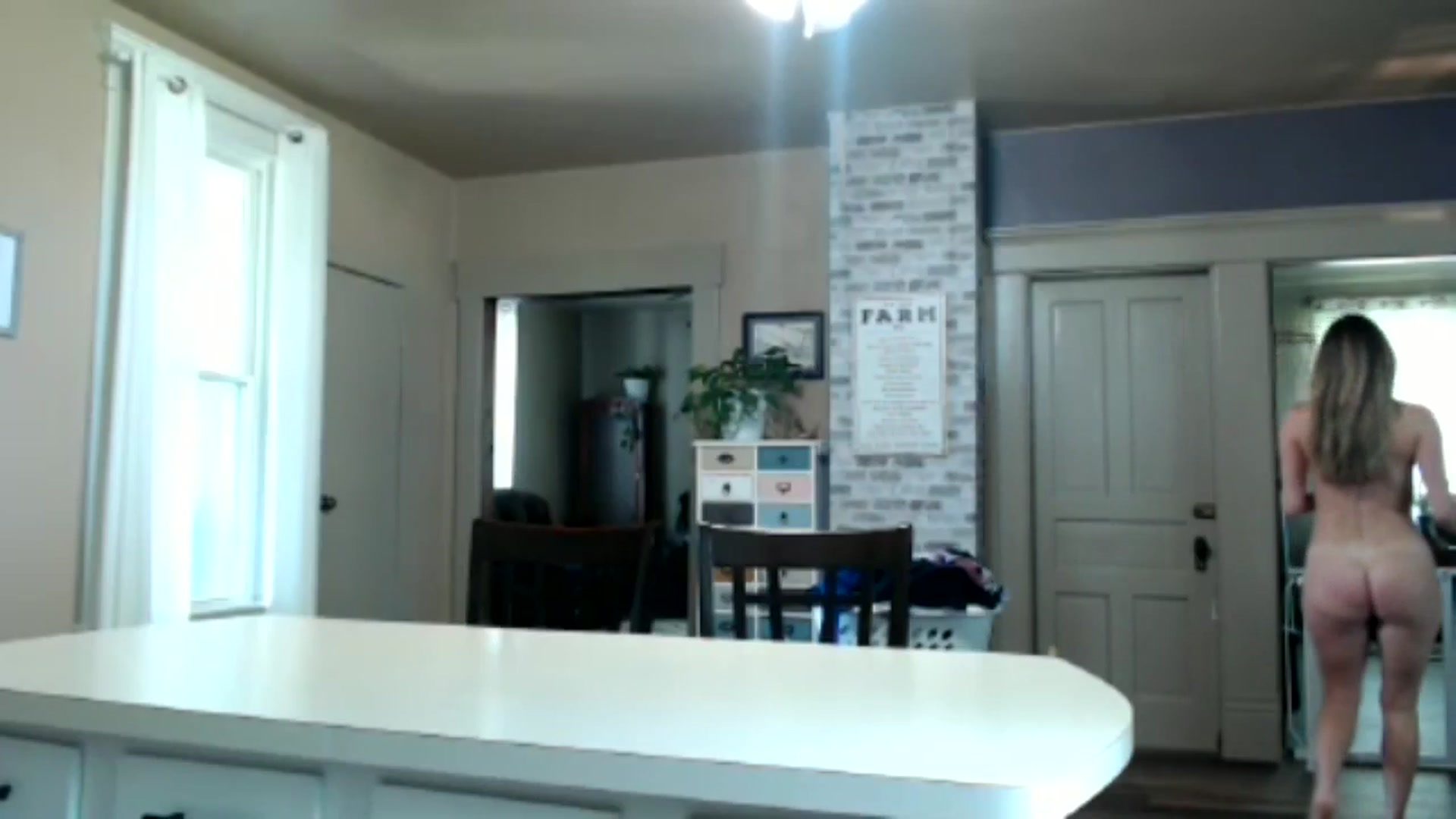 Gallery image thumbnail from FarmGirl__'s myfreecams stream on, 05/11/2024, 17:02 image 12 of 20
