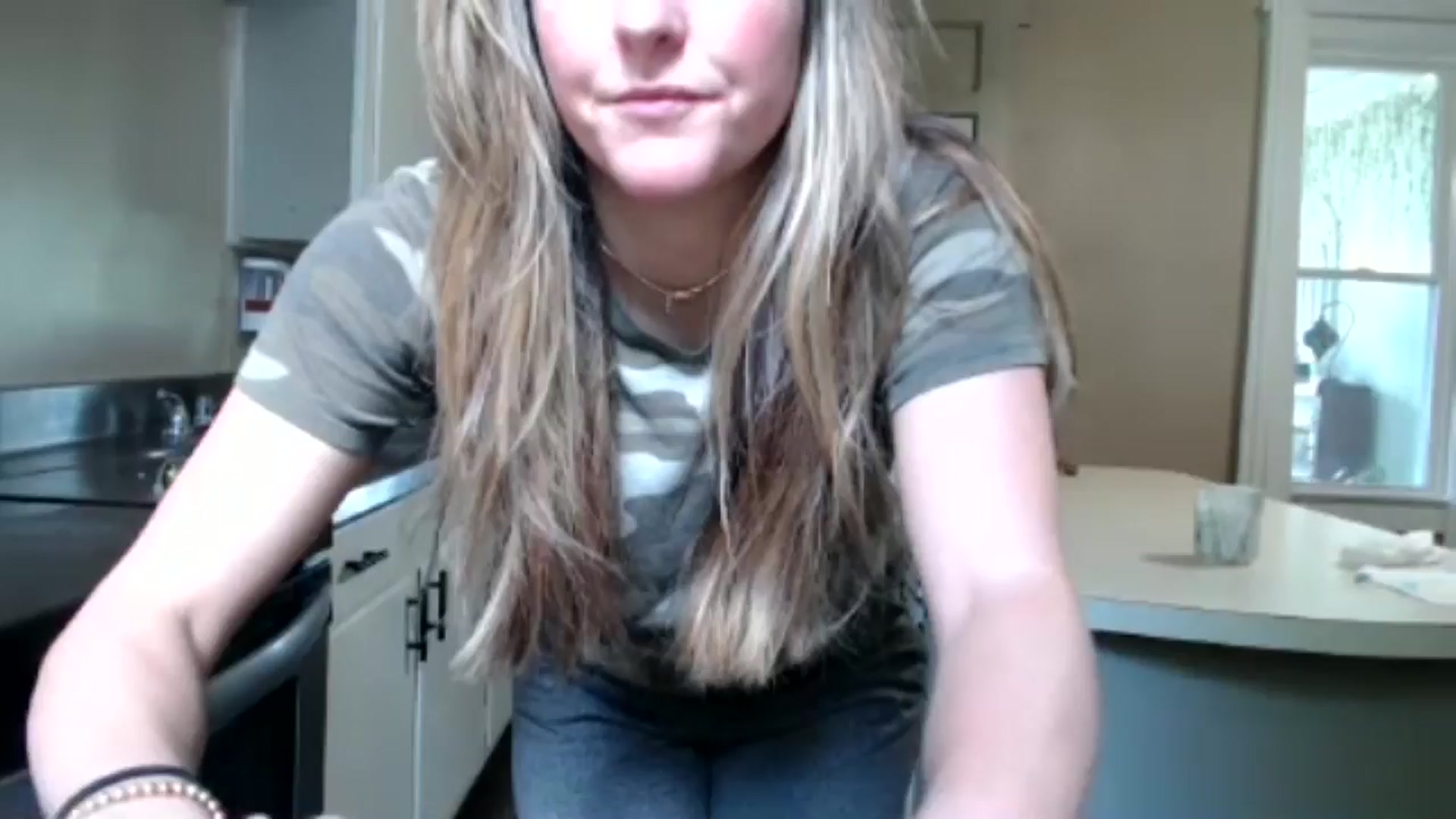 Gallery image thumbnail from FarmGirl__'s myfreecams stream on, 06/03/2024, 17:39 image 1 of 20