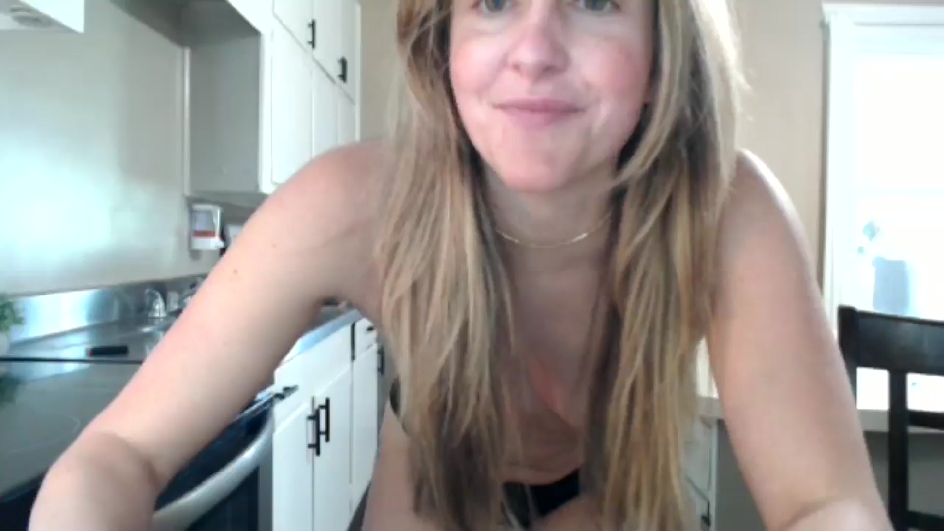 Gallery image thumbnail from FarmGirl__'s myfreecams stream on, 06/03/2024, 17:39 image 12 of 20