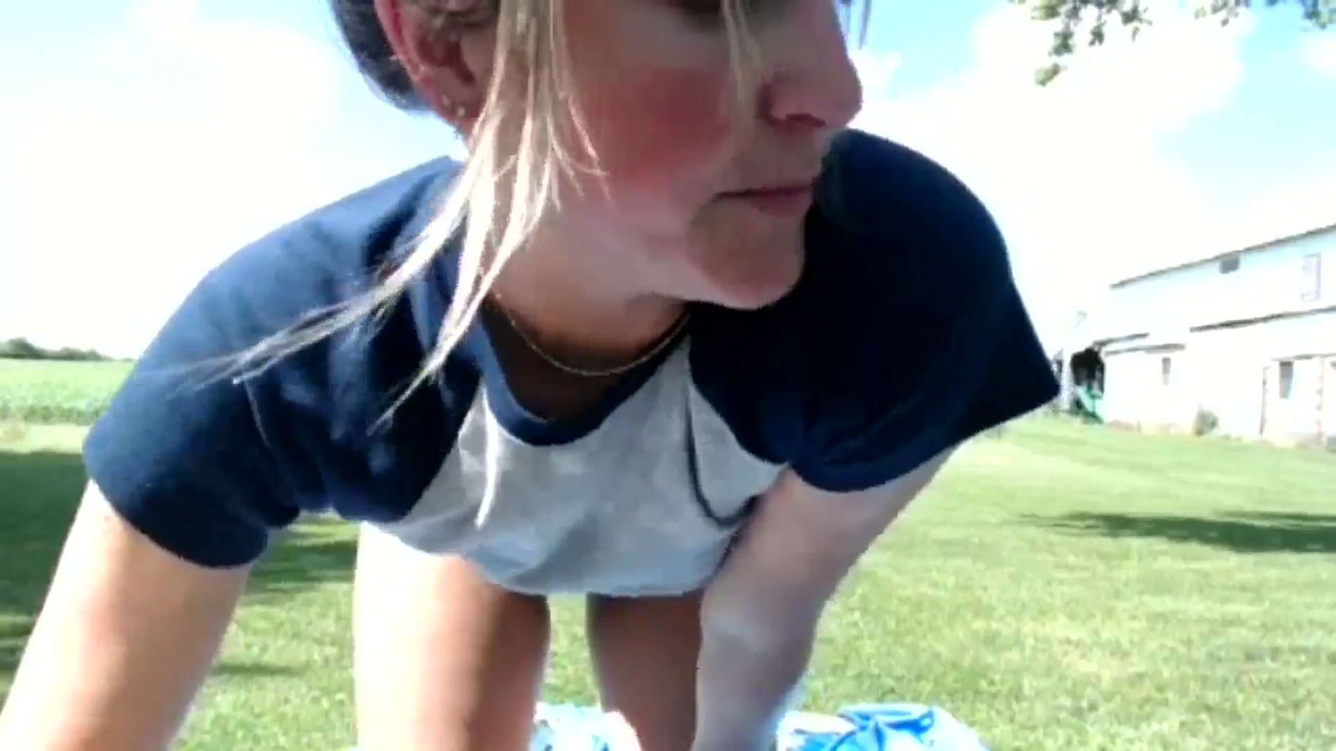 Gallery image thumbnail from FarmGirl__'s myfreecams stream on, 06/03/2024, 20:45 image 7 of 20