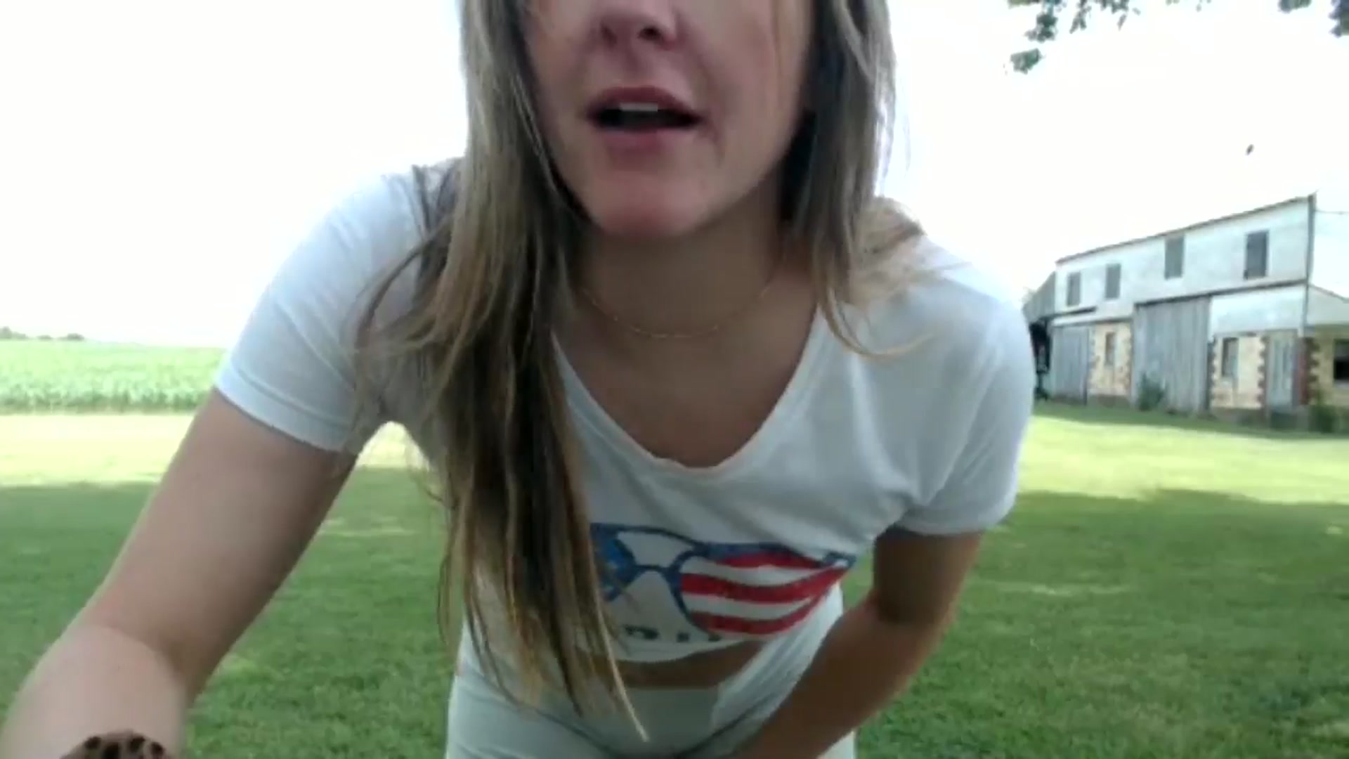 Gallery image thumbnail from FarmGirl__'s myfreecams stream on, 06/04/2024, 15:01 image 15 of 20