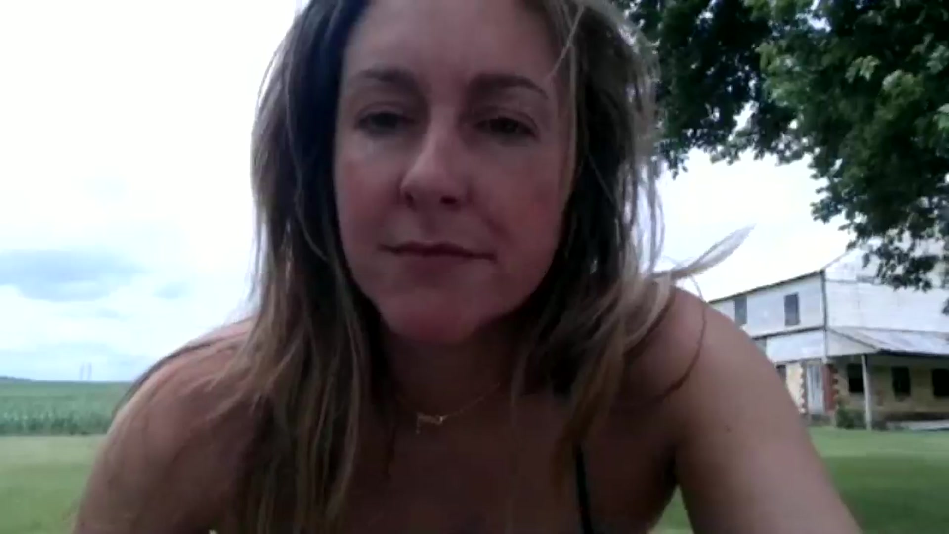 Gallery image thumbnail from FarmGirl__'s myfreecams stream on, 06/05/2024, 18:37 image 4 of 20