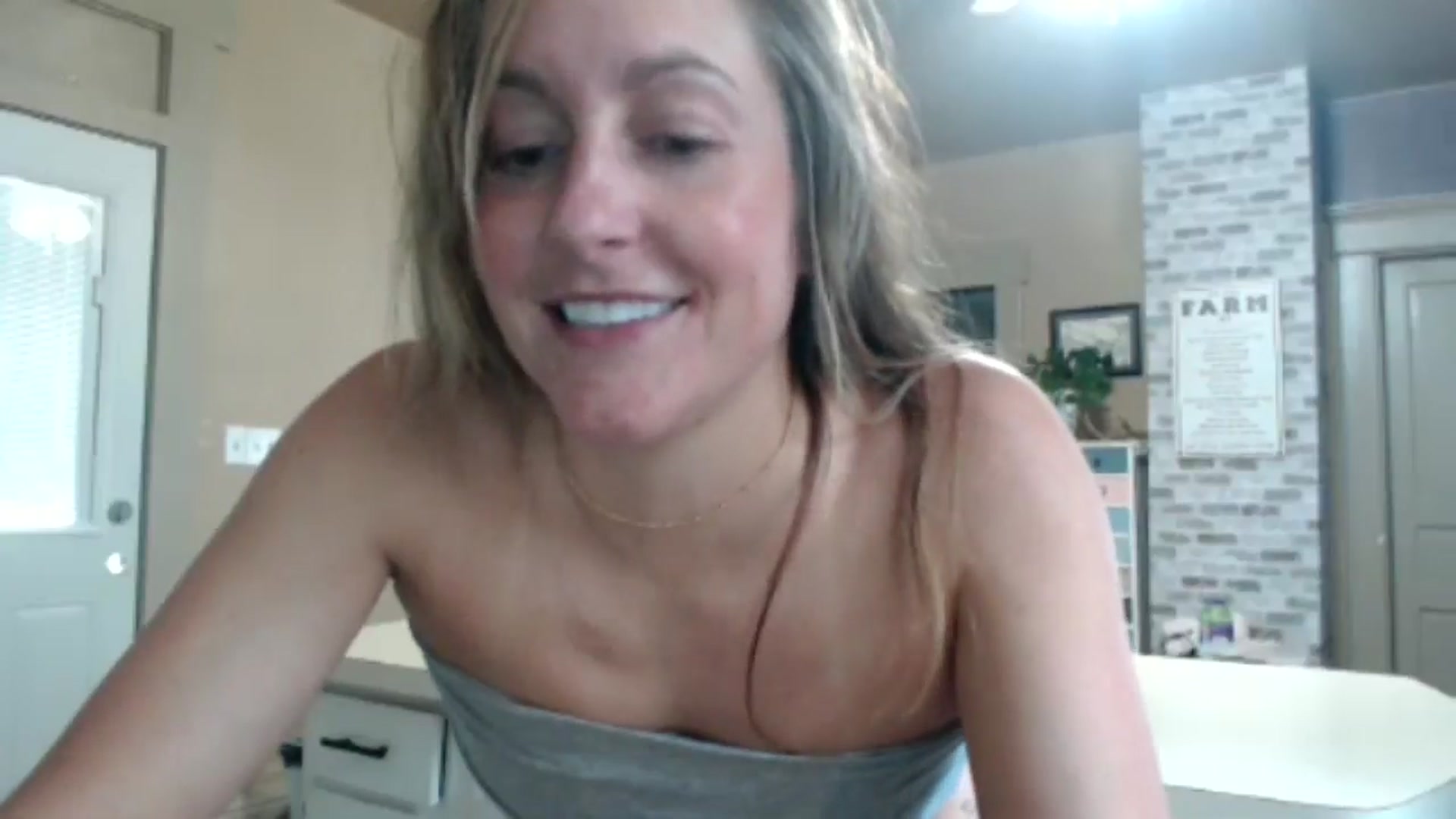 Gallery image thumbnail from FarmGirl__'s myfreecams stream on, 06/05/2024, 22:02 image 6 of 20