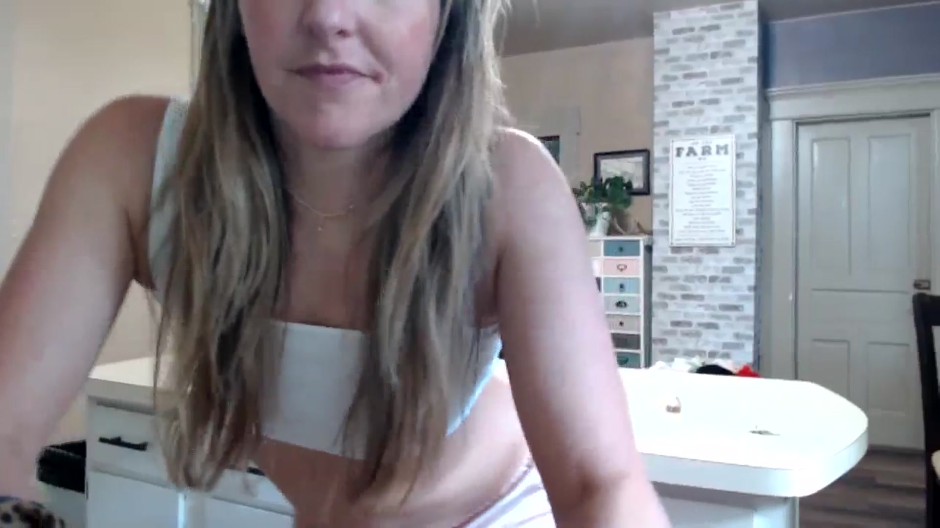 Gallery image thumbnail from FarmGirl__'s myfreecams stream on, 06/07/2024, 18:01 image 4 of 20