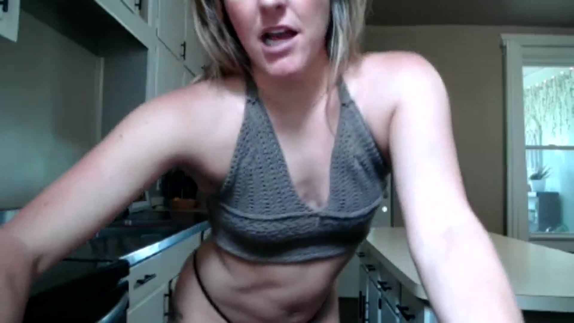 Gallery image thumbnail from FarmGirl__'s myfreecams stream on, 06/08/2024, 18:34 image 6 of 20